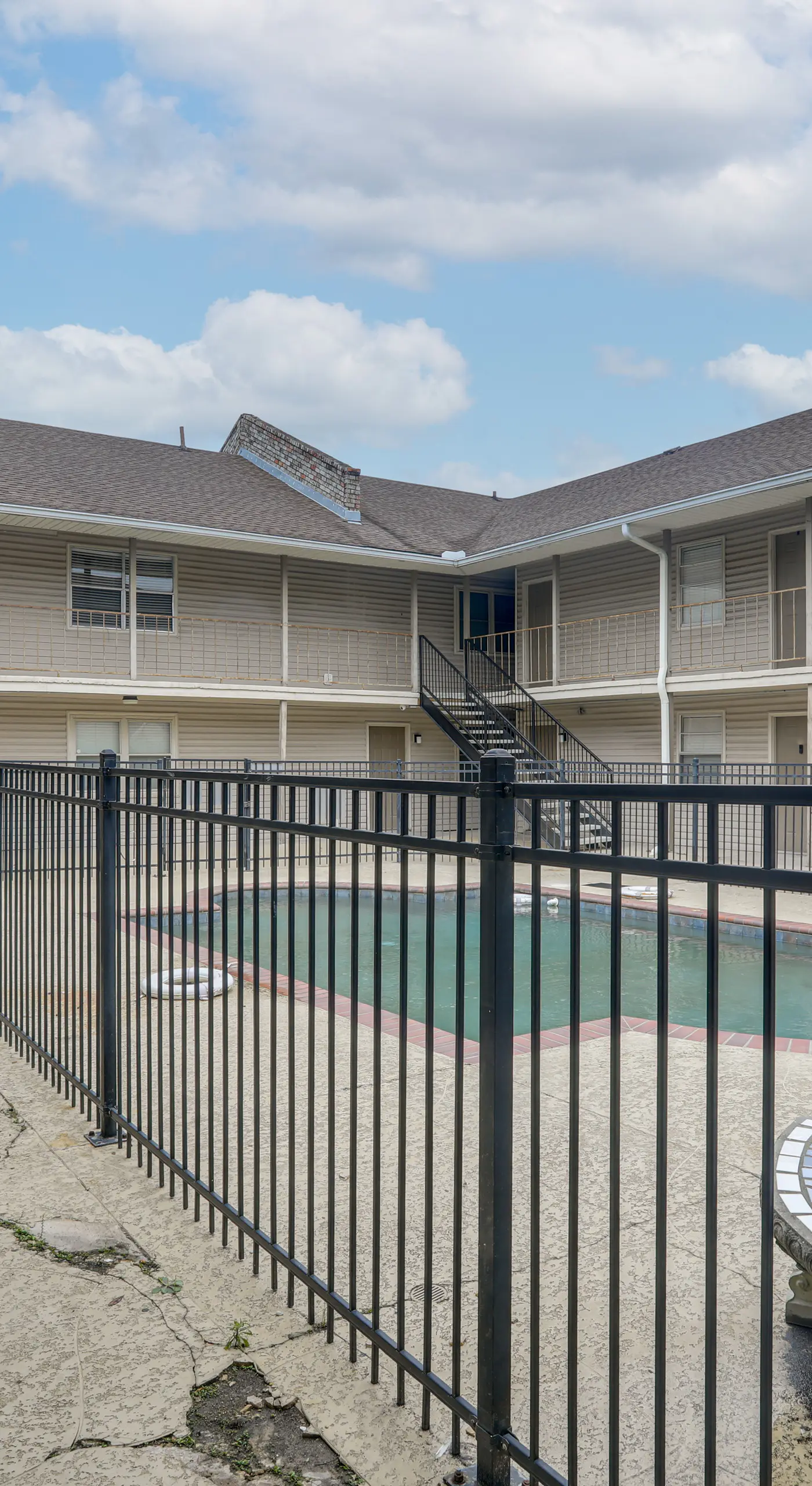 Walk to LSU Campus & Bars! Condo w/ Community Pool