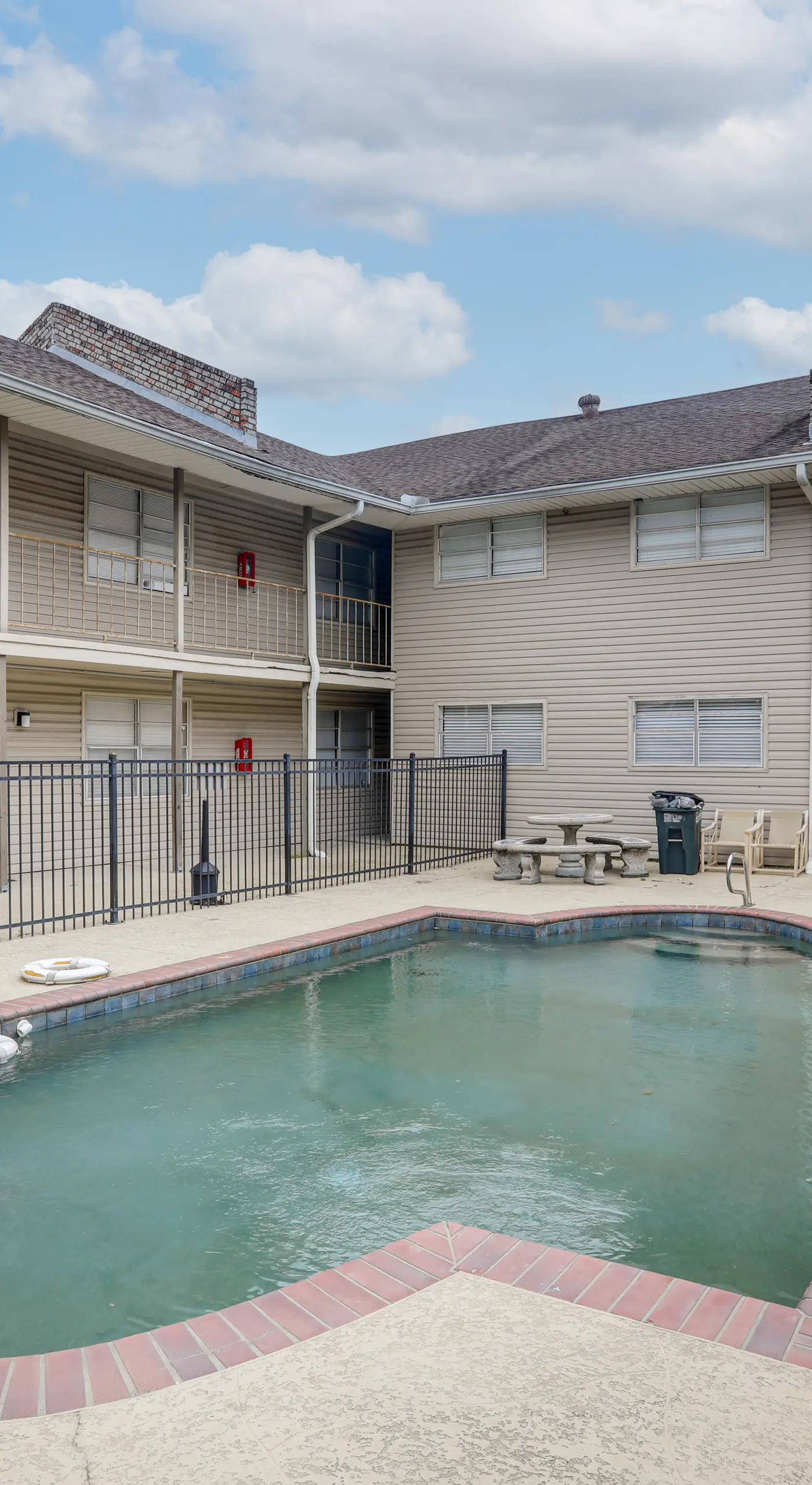 Walk to LSU Campus & Bars! Condo w/ Community Pool
