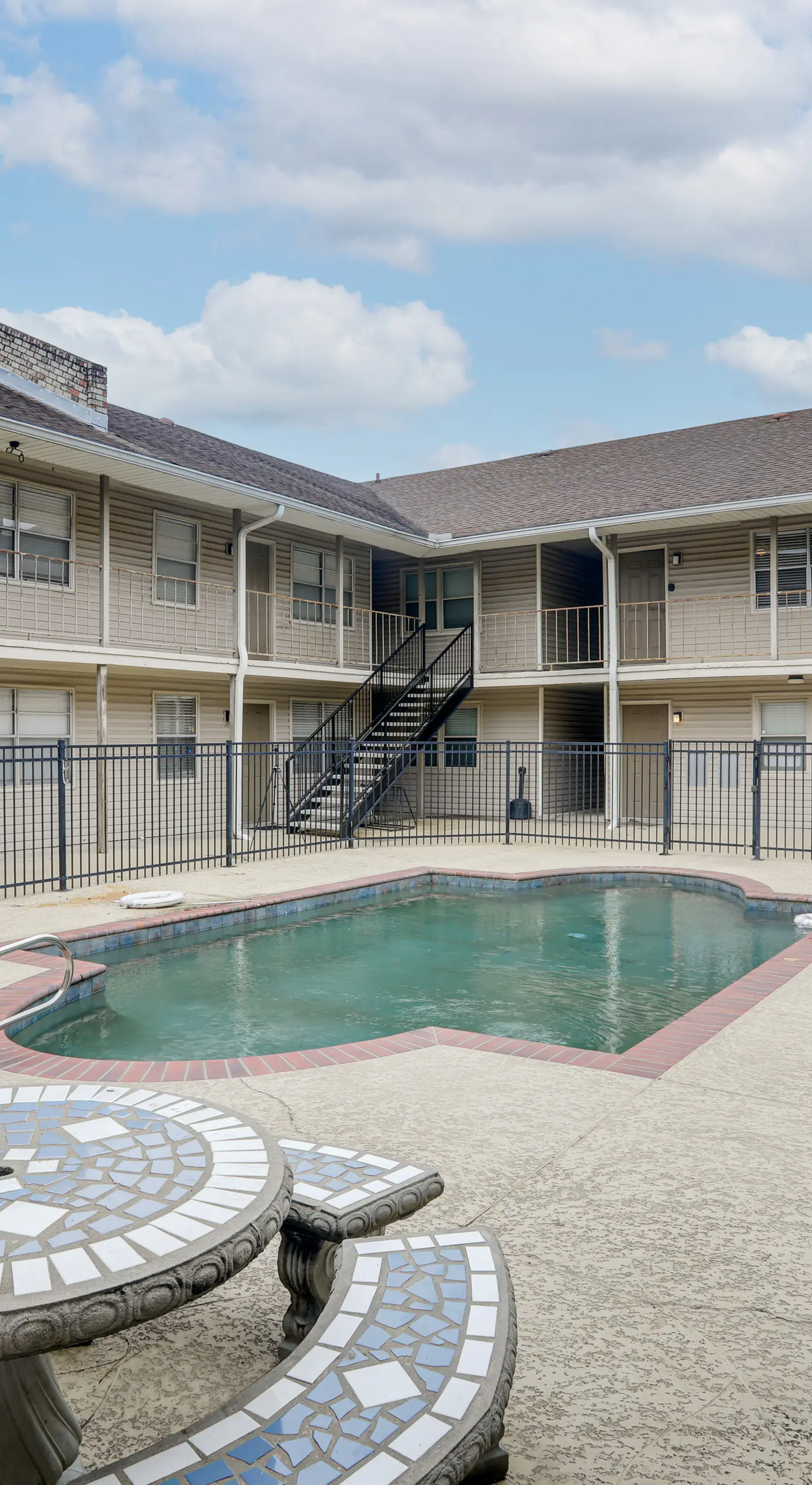 Walk to LSU Campus & Bars! Condo w/ Community Pool