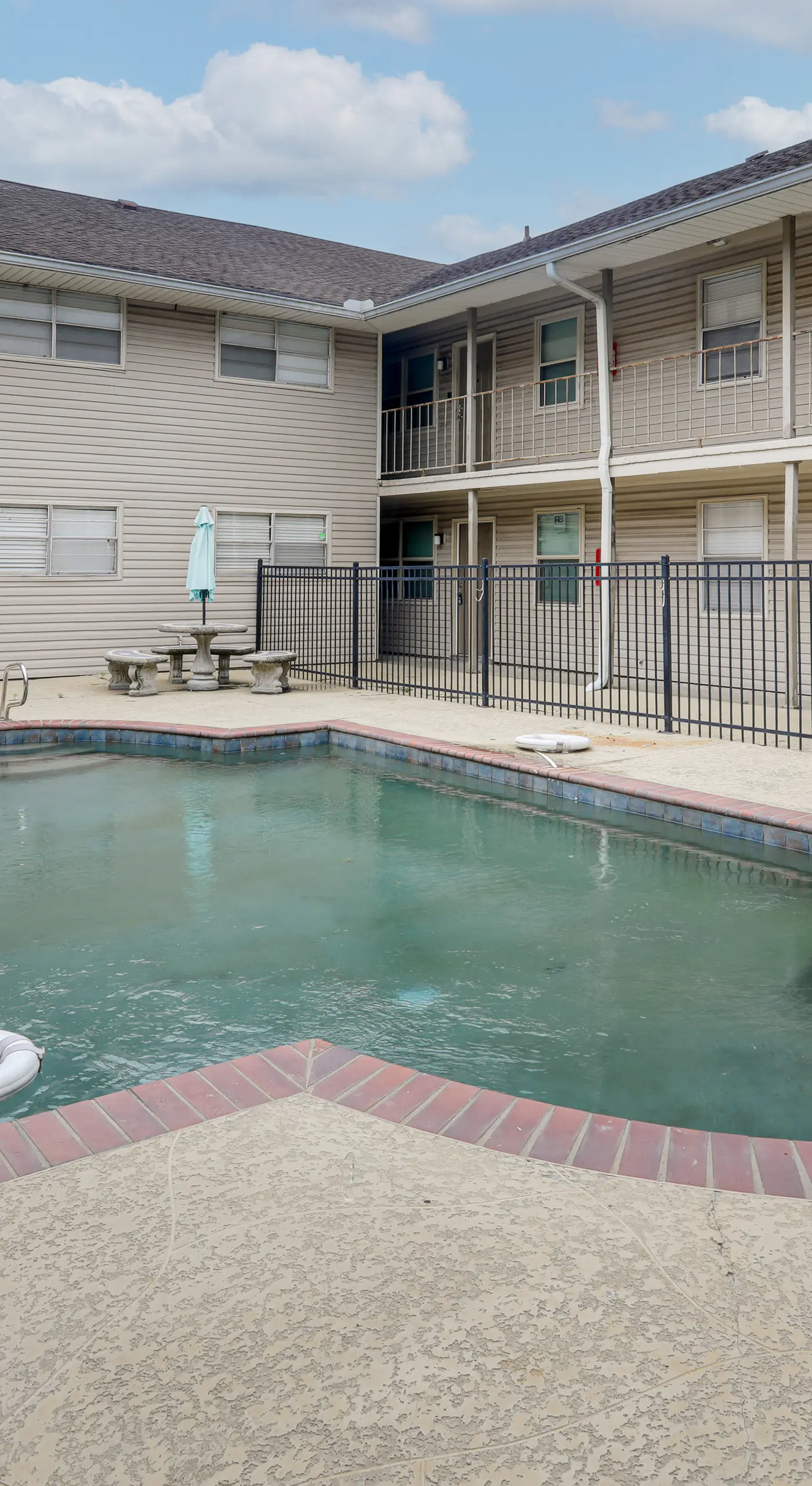 Walk to LSU Campus & Bars! Condo w/ Community Pool