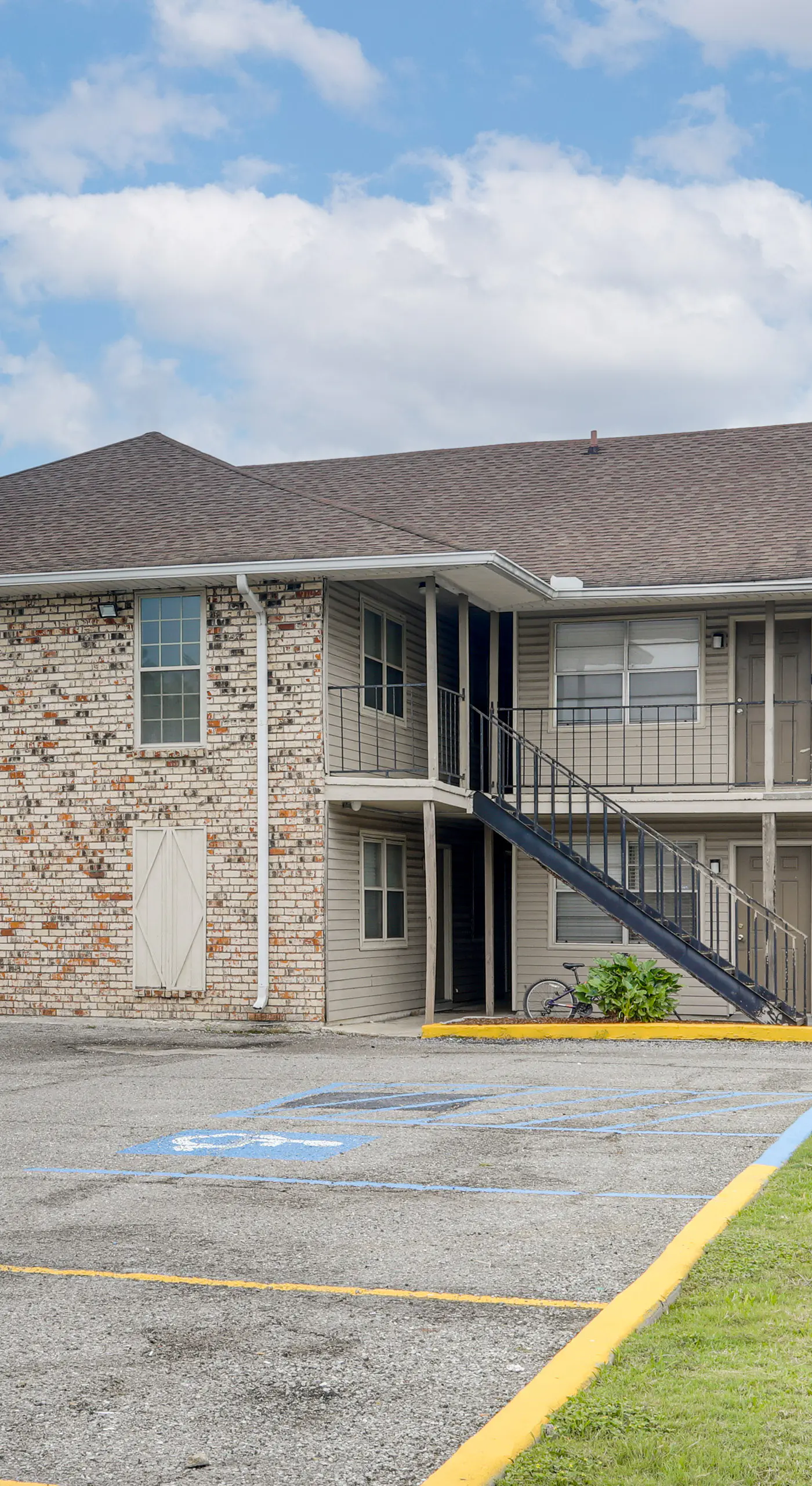 Walk to LSU Campus & Bars! Condo w/ Community Pool