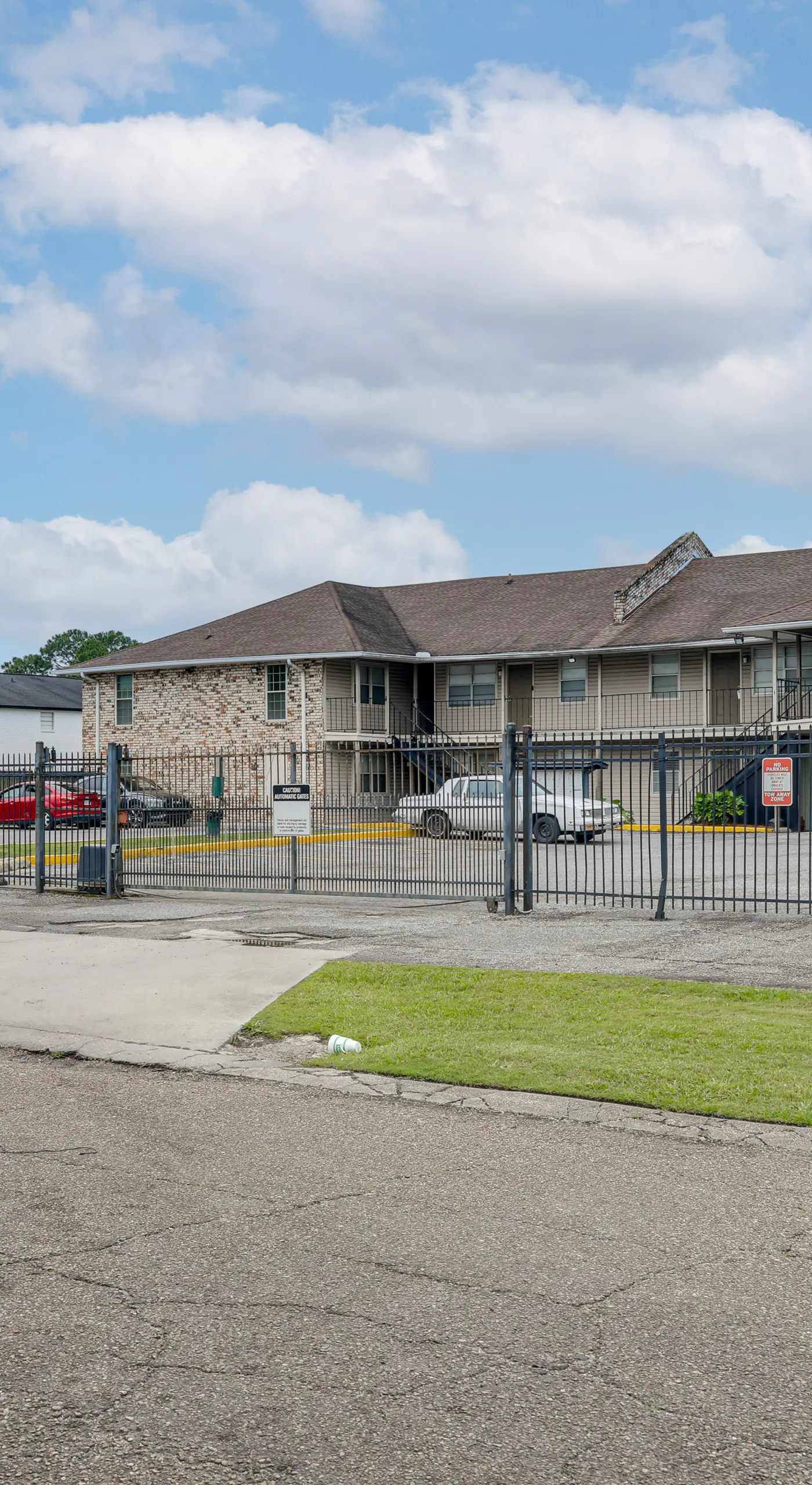 Walk to LSU Campus & Bars! Condo w/ Community Pool