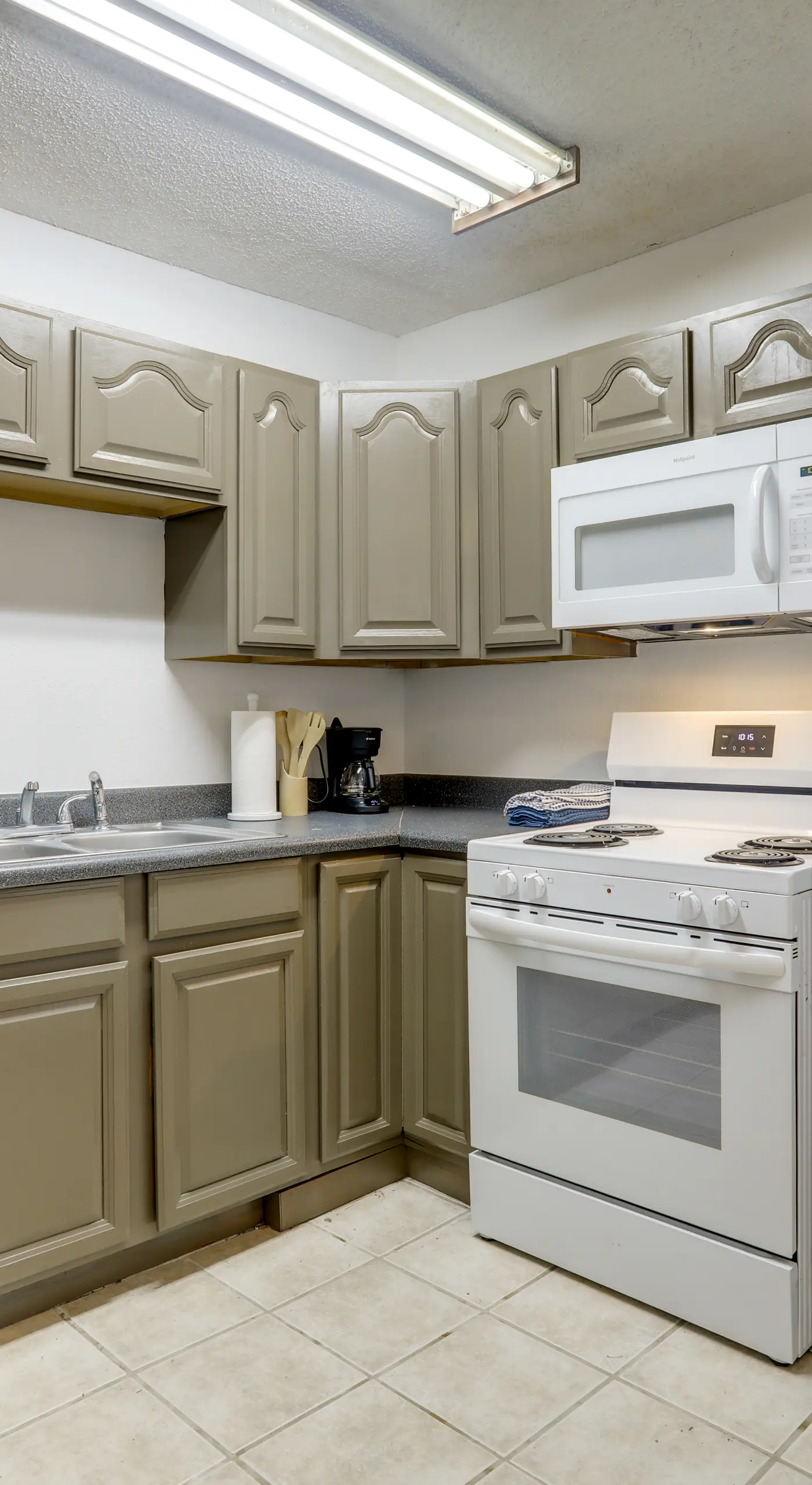Walk to LSU Campus & Bars! Condo w/ Community Pool