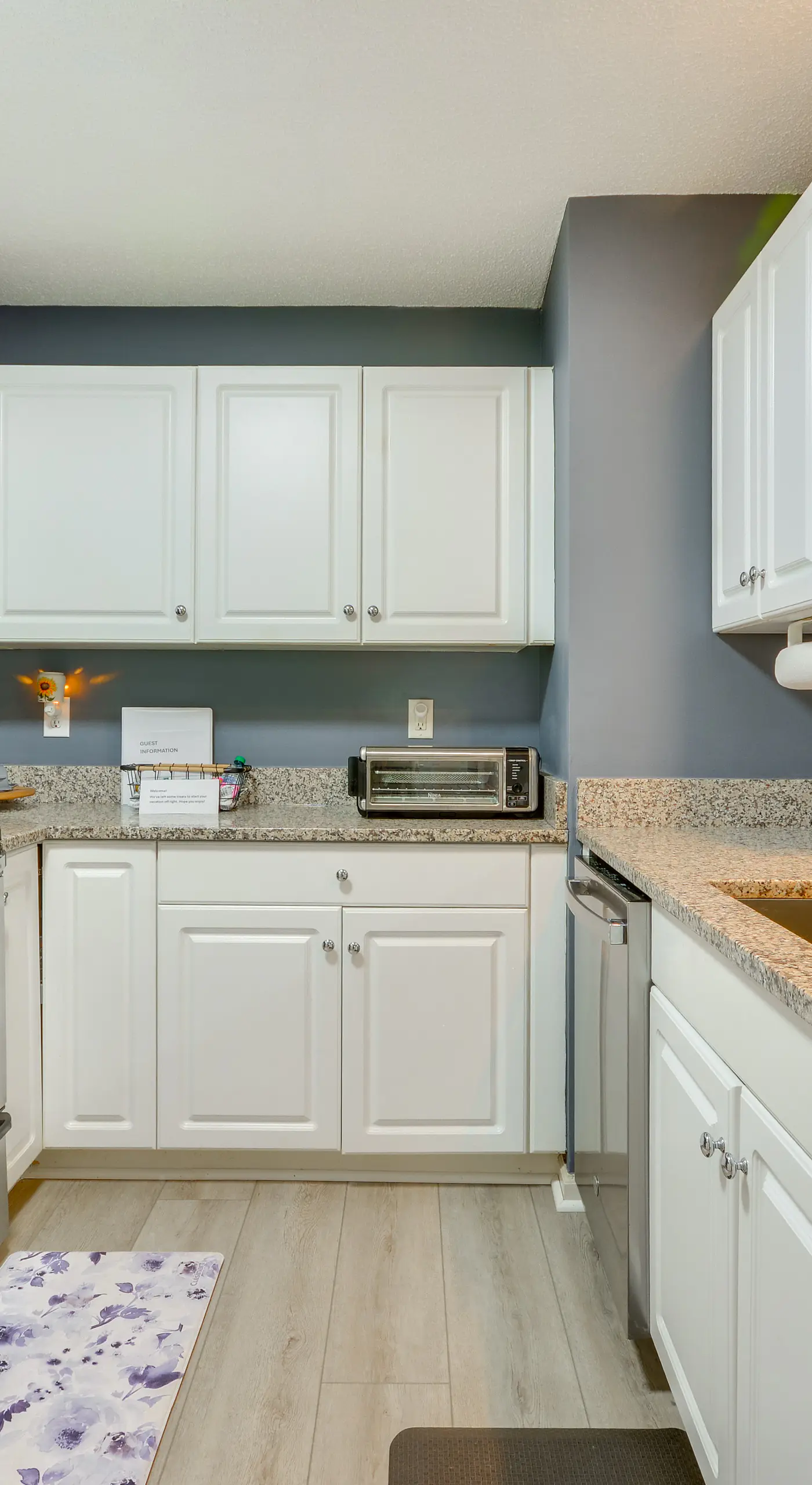 9 Mi to UNCG & Dtwn: Suburban Family Condo