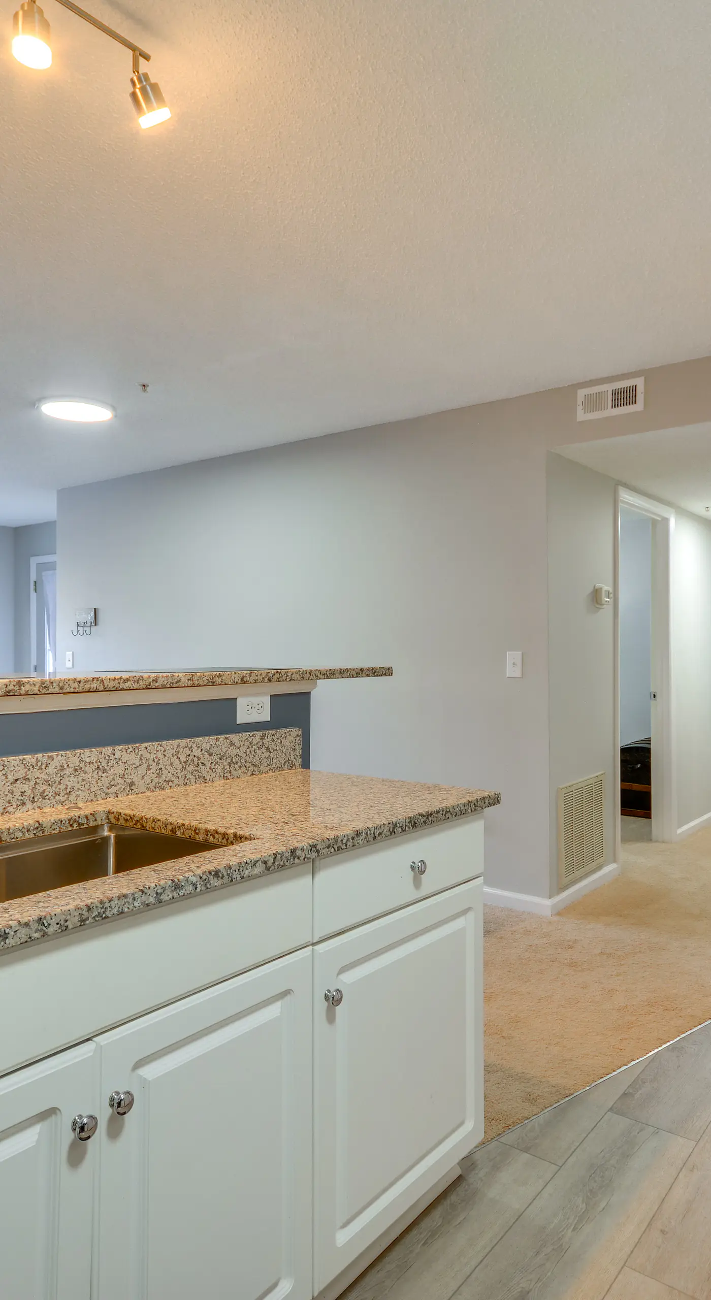 9 Mi to UNCG & Dtwn: Suburban Family Condo