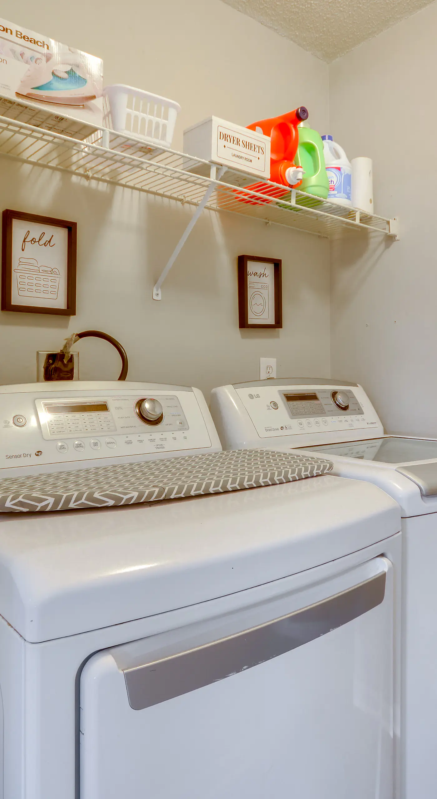 9 Mi to UNCG & Dtwn: Suburban Family Condo