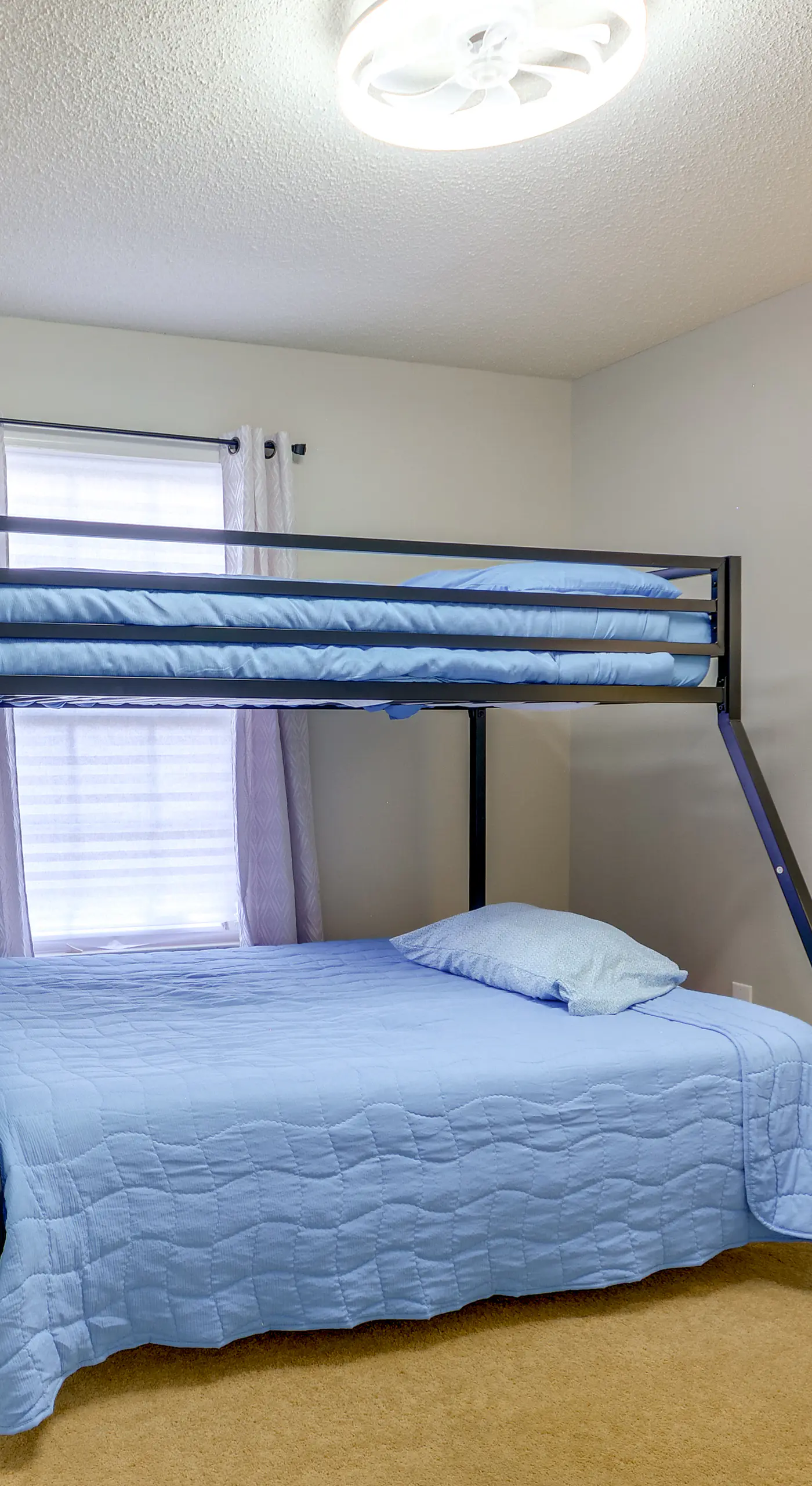 9 Mi to UNCG & Dtwn: Suburban Family Condo