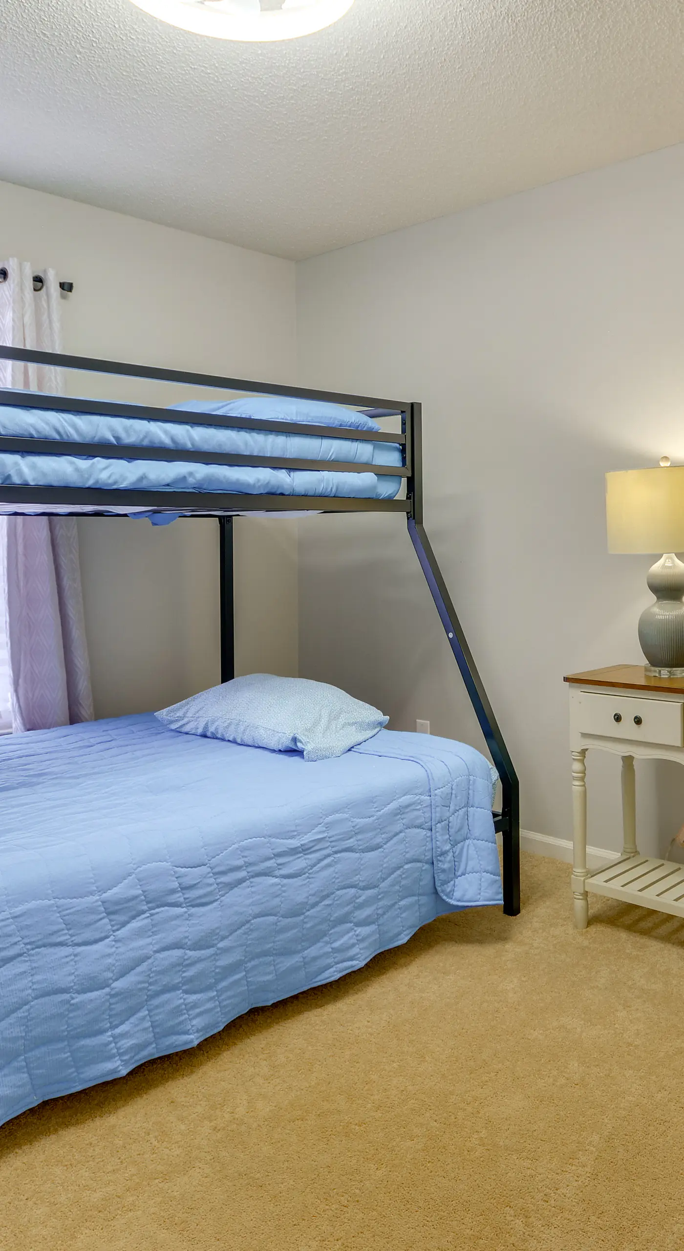 9 Mi to UNCG & Dtwn: Suburban Family Condo
