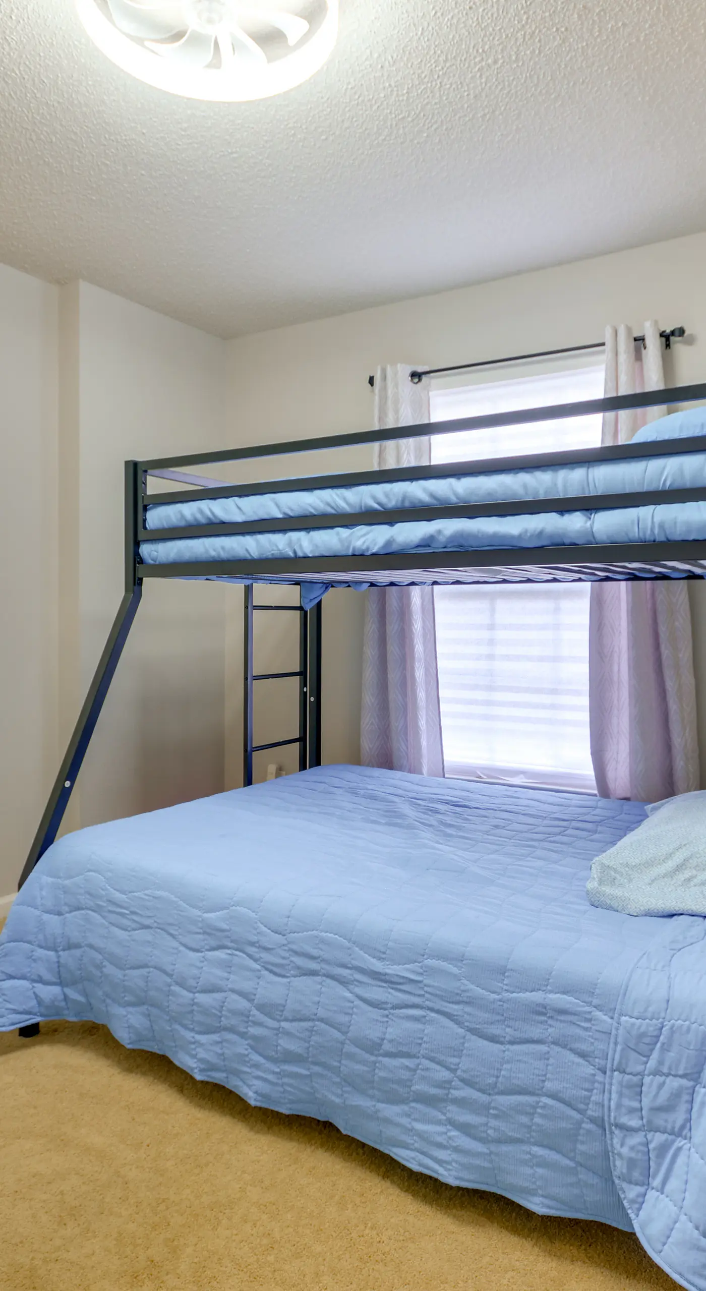 9 Mi to UNCG & Dtwn: Suburban Family Condo