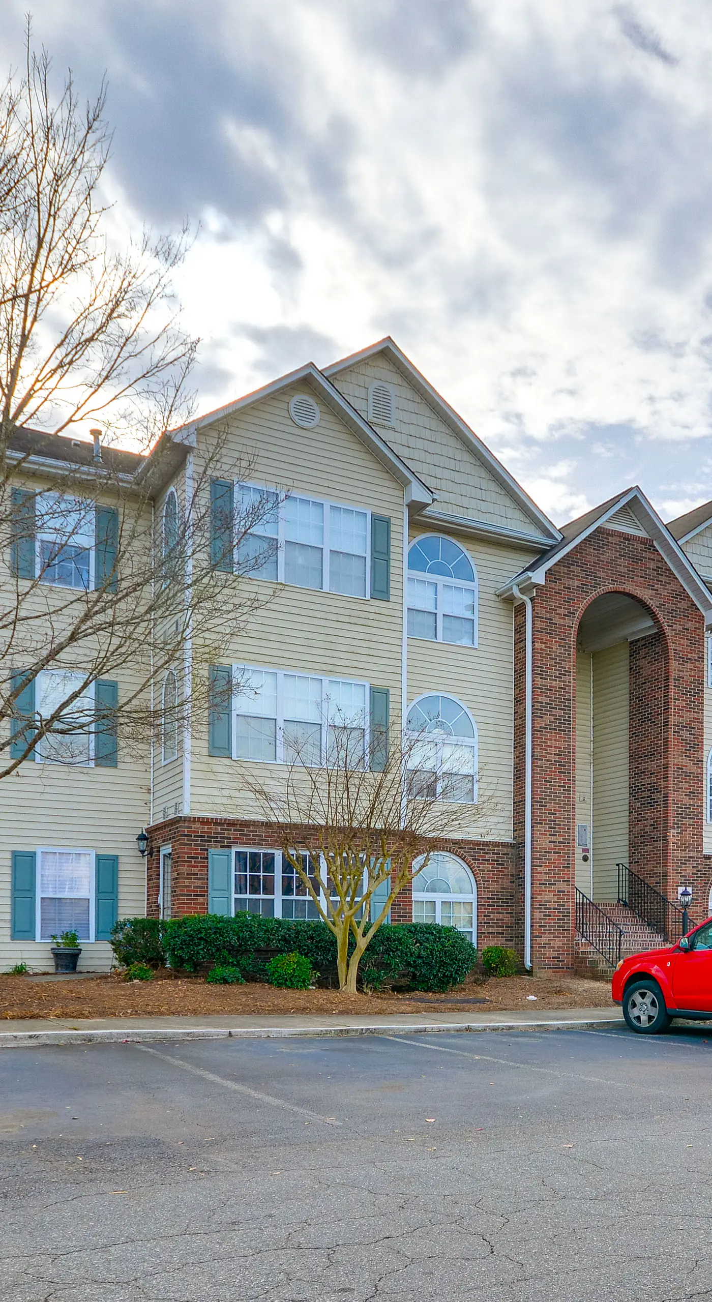 9 Mi to UNCG & Dtwn: Suburban Family Condo