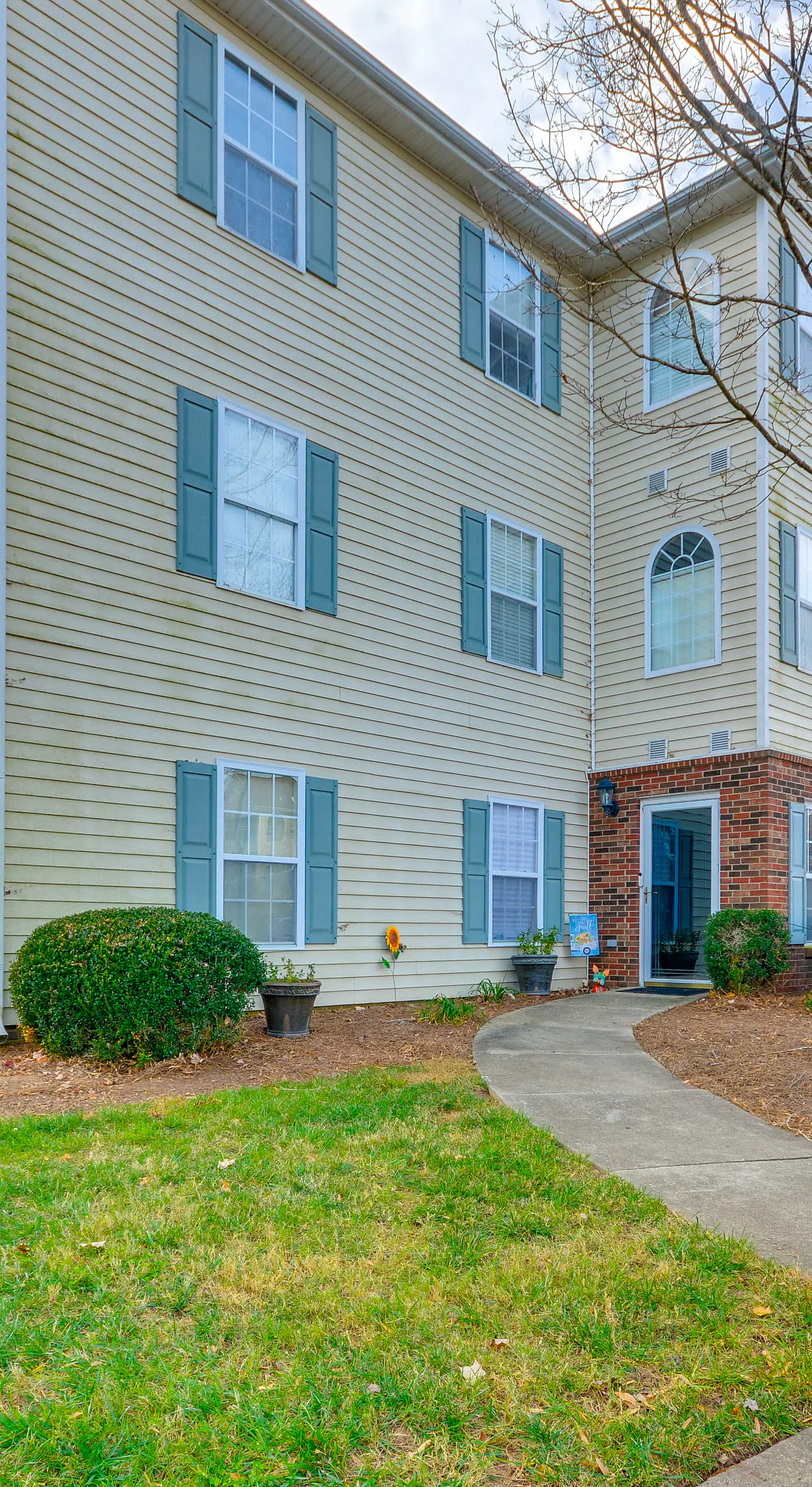 9 Mi to UNCG & Dtwn: Suburban Family Condo