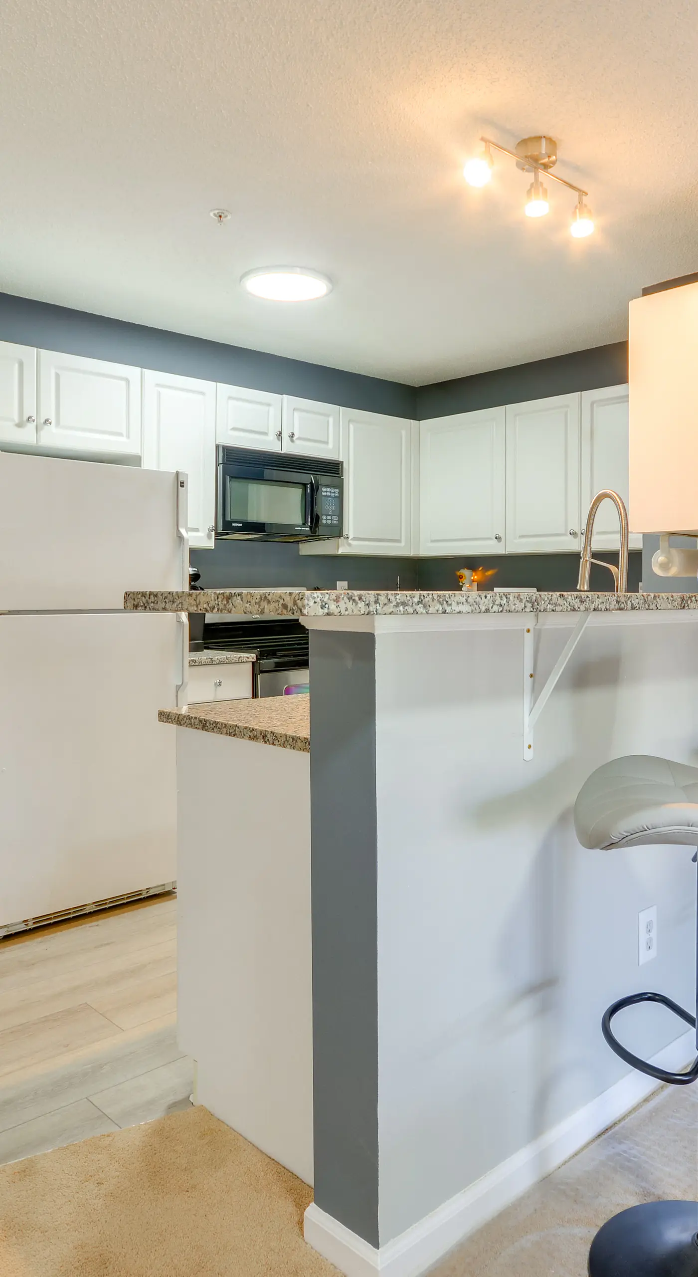 9 Mi to UNCG & Dtwn: Suburban Family Condo