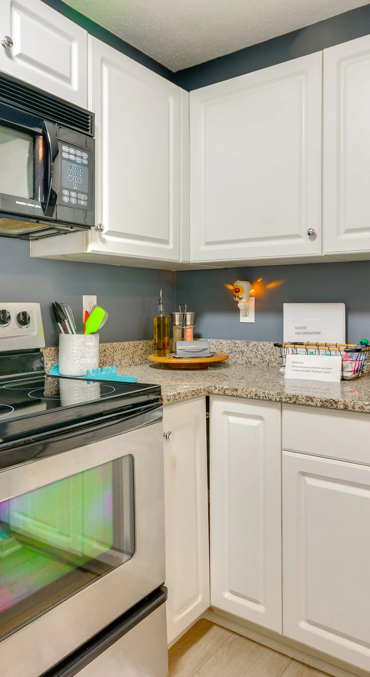 9 Mi to UNCG & Dtwn: Suburban Family Condo