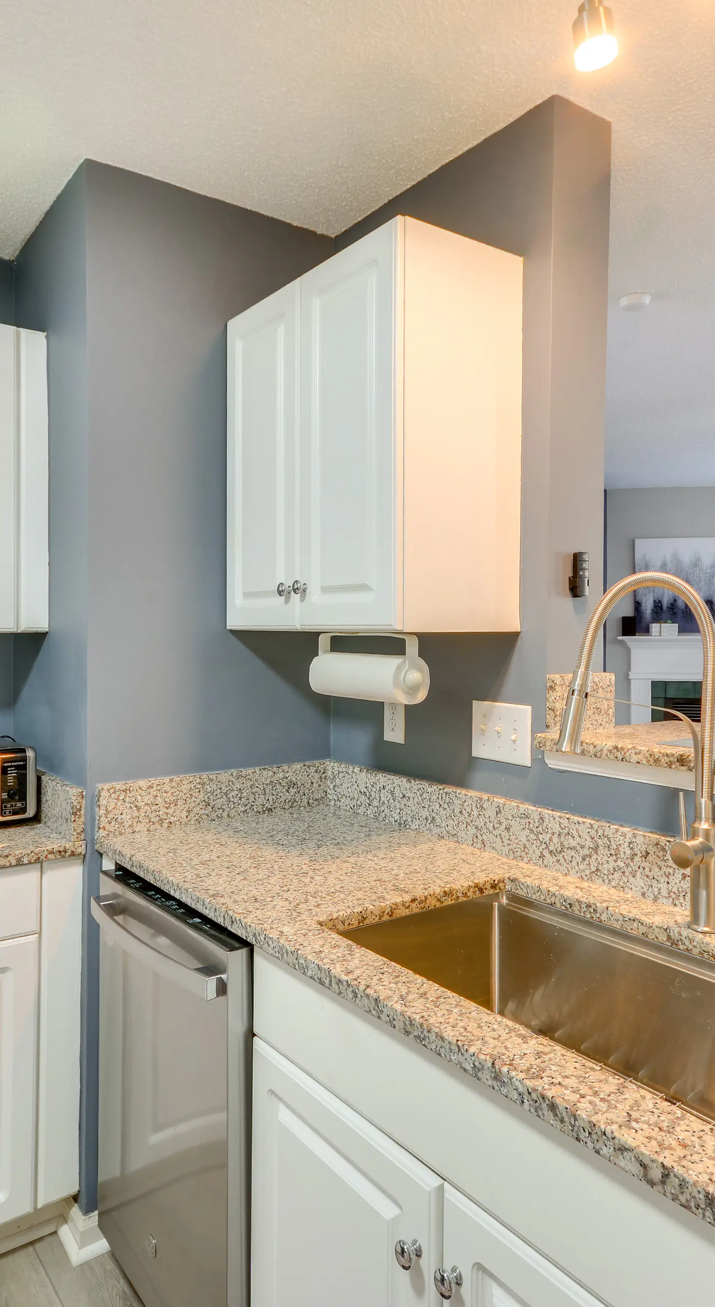 9 Mi to UNCG & Dtwn: Suburban Family Condo