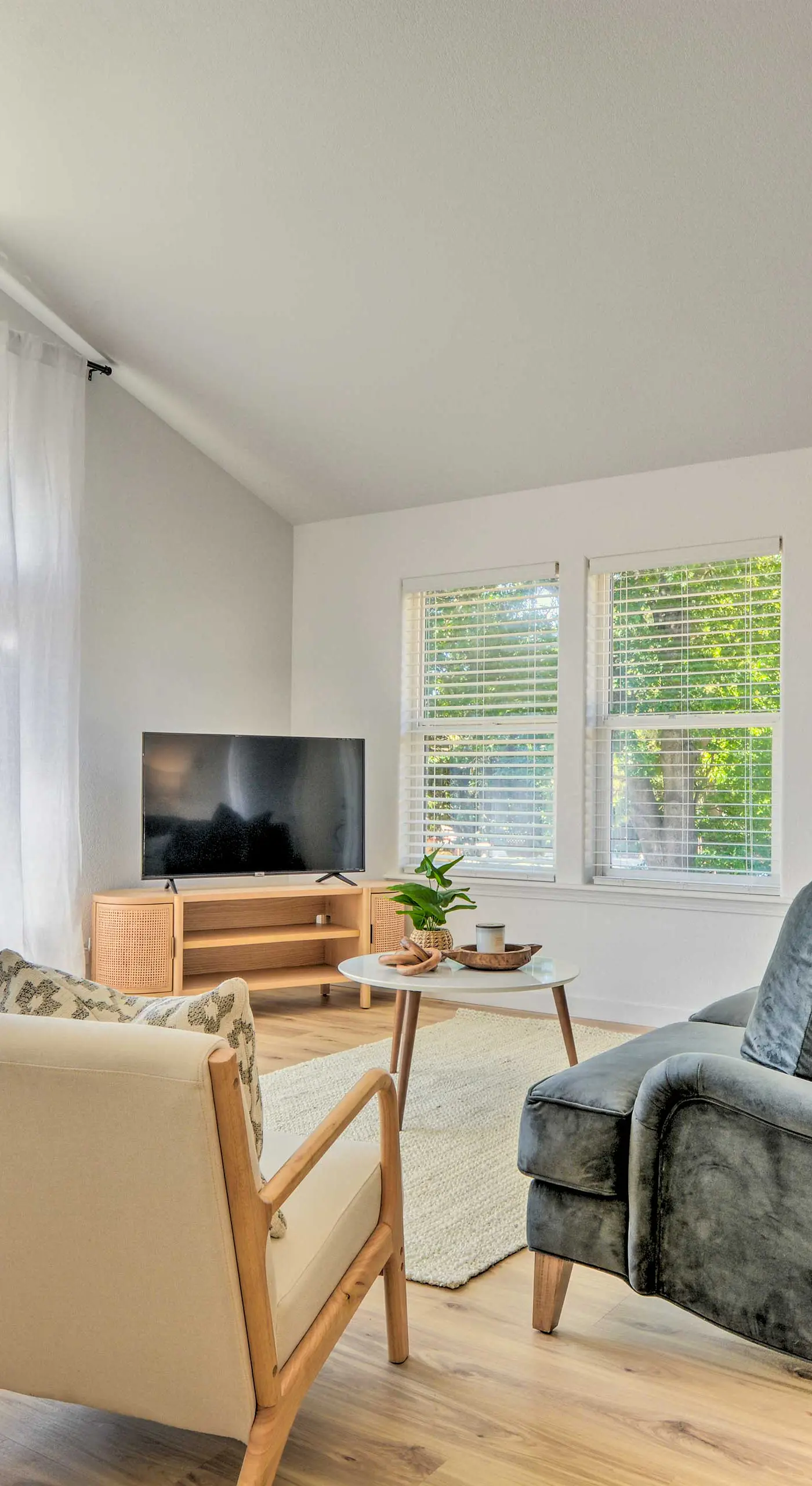 Close to Parks & Brews: Sunny Grants Pass Apt!