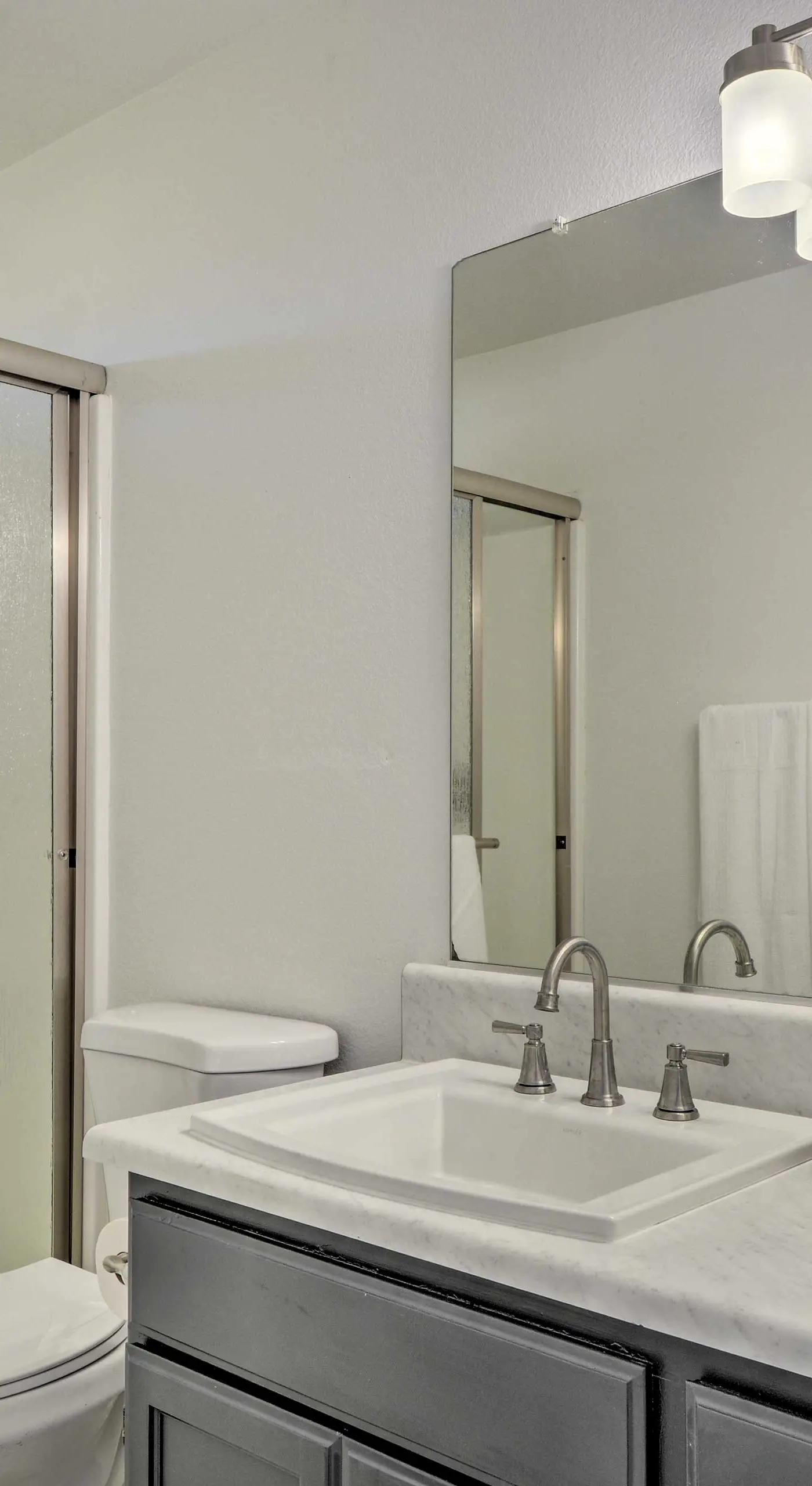 Close to Parks & Brews: Sunny Grants Pass Apt!