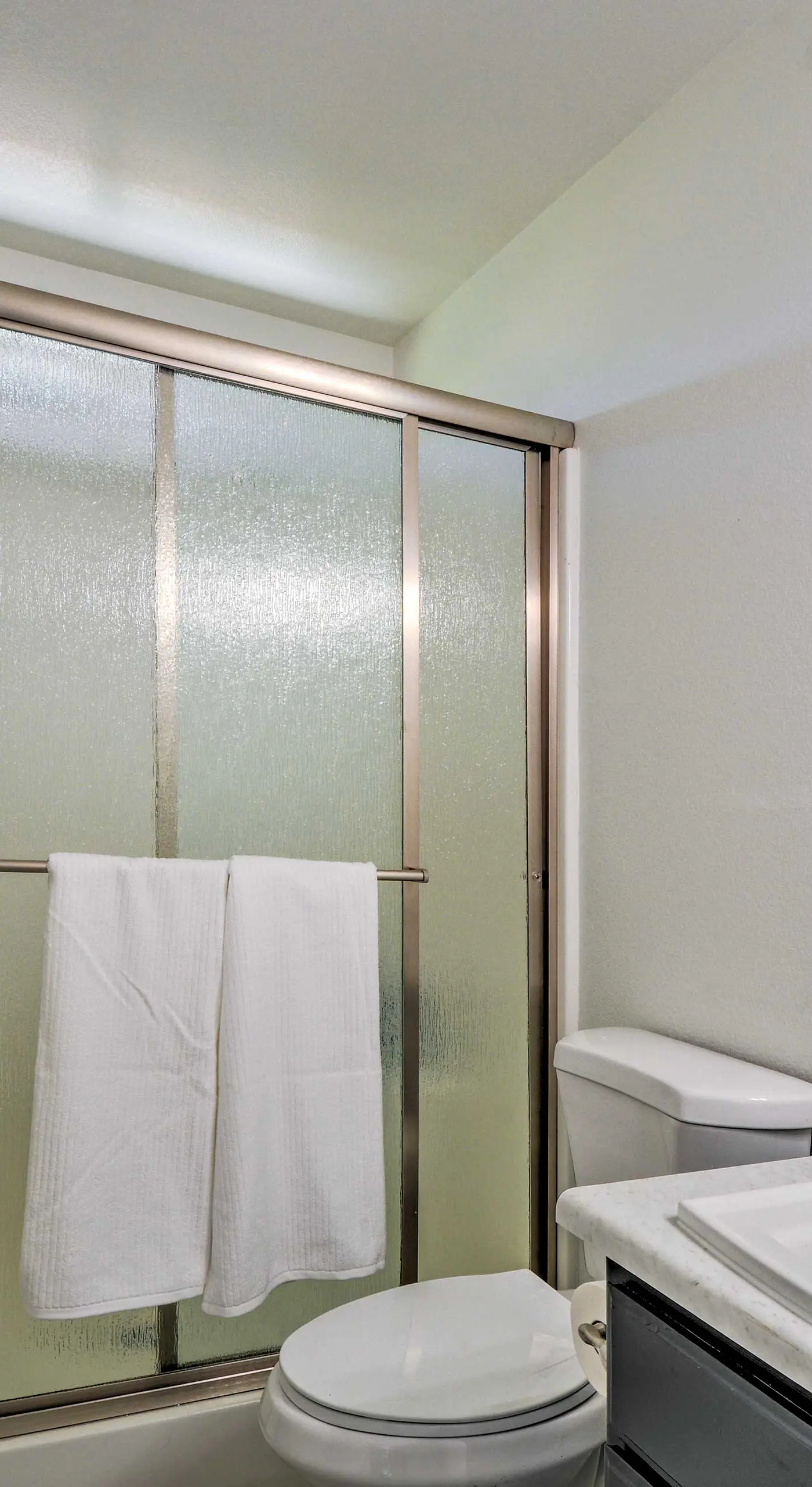 Close to Parks & Brews: Sunny Grants Pass Apt!