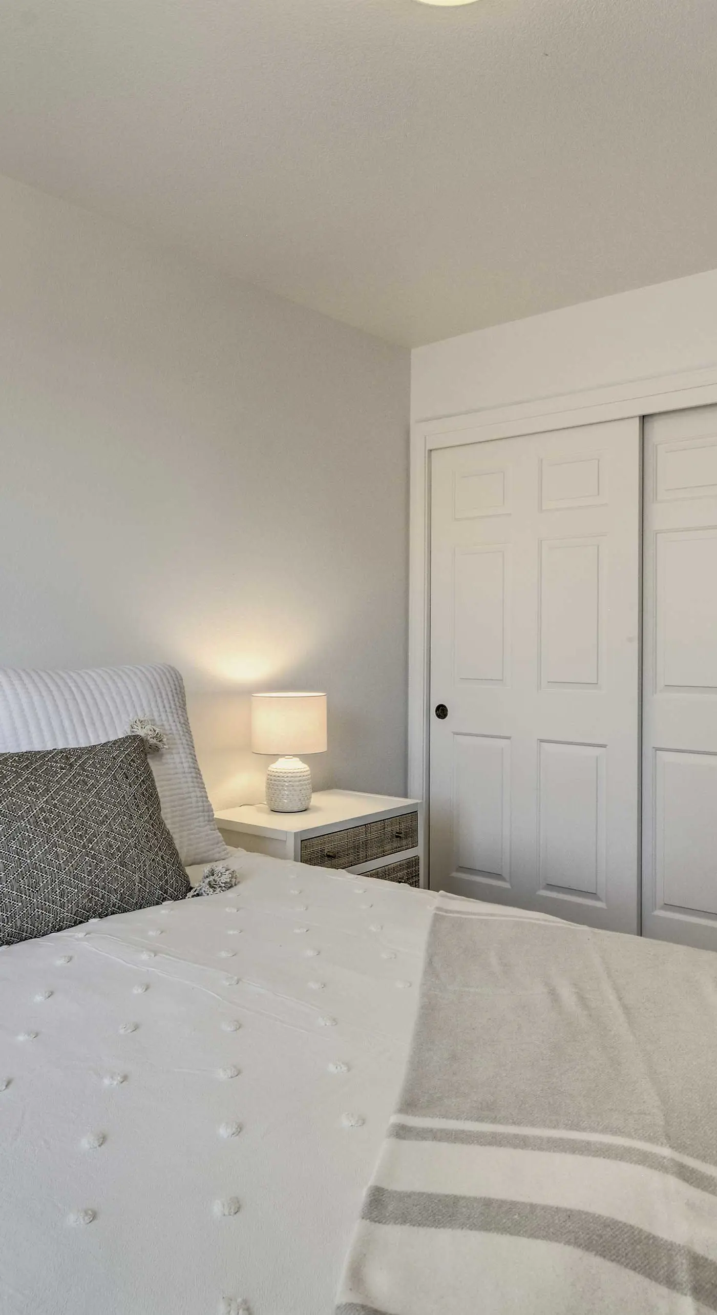 Close to Parks & Brews: Sunny Grants Pass Apt!