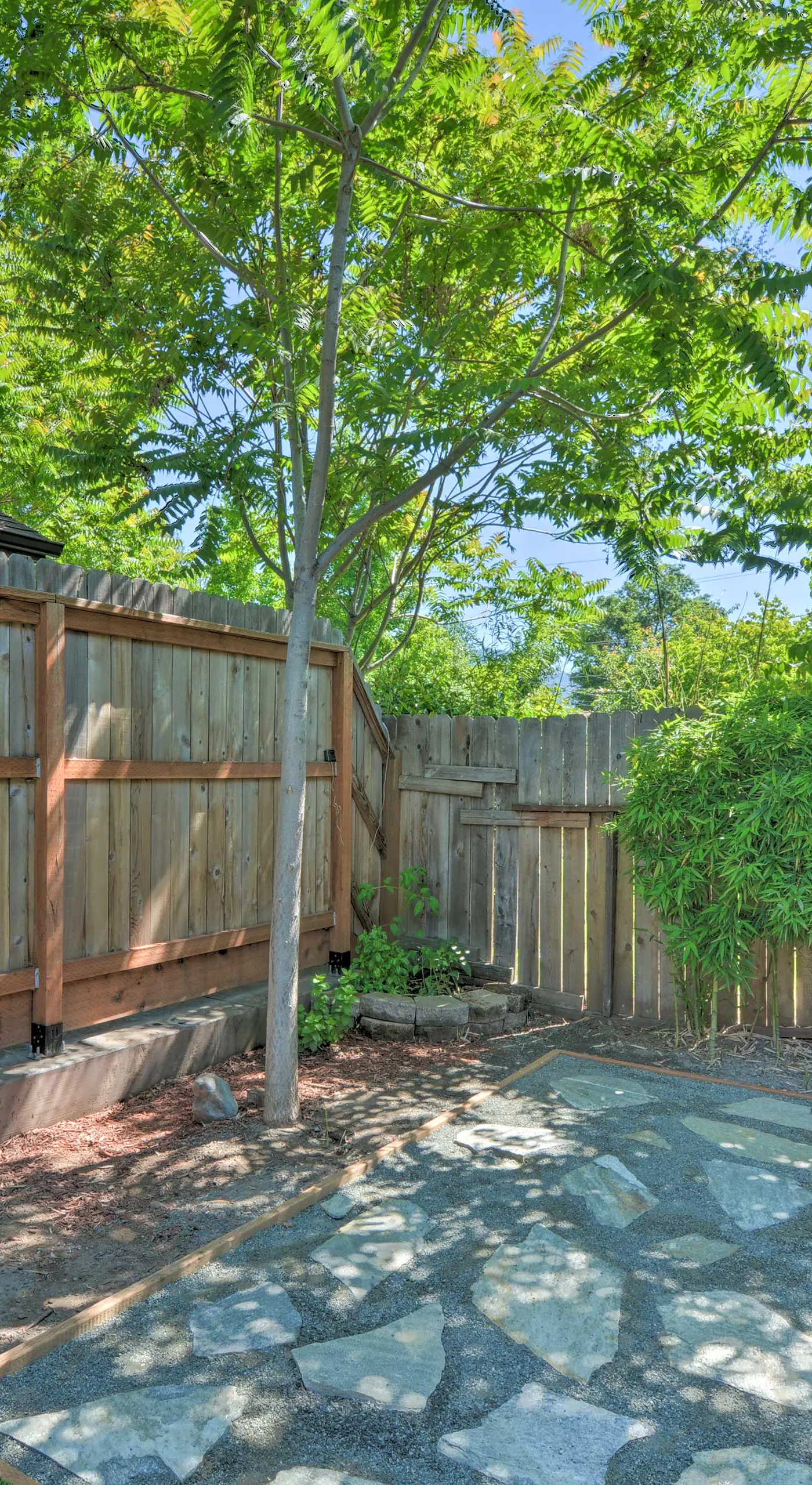 Close to Parks & Brews: Sunny Grants Pass Apt!