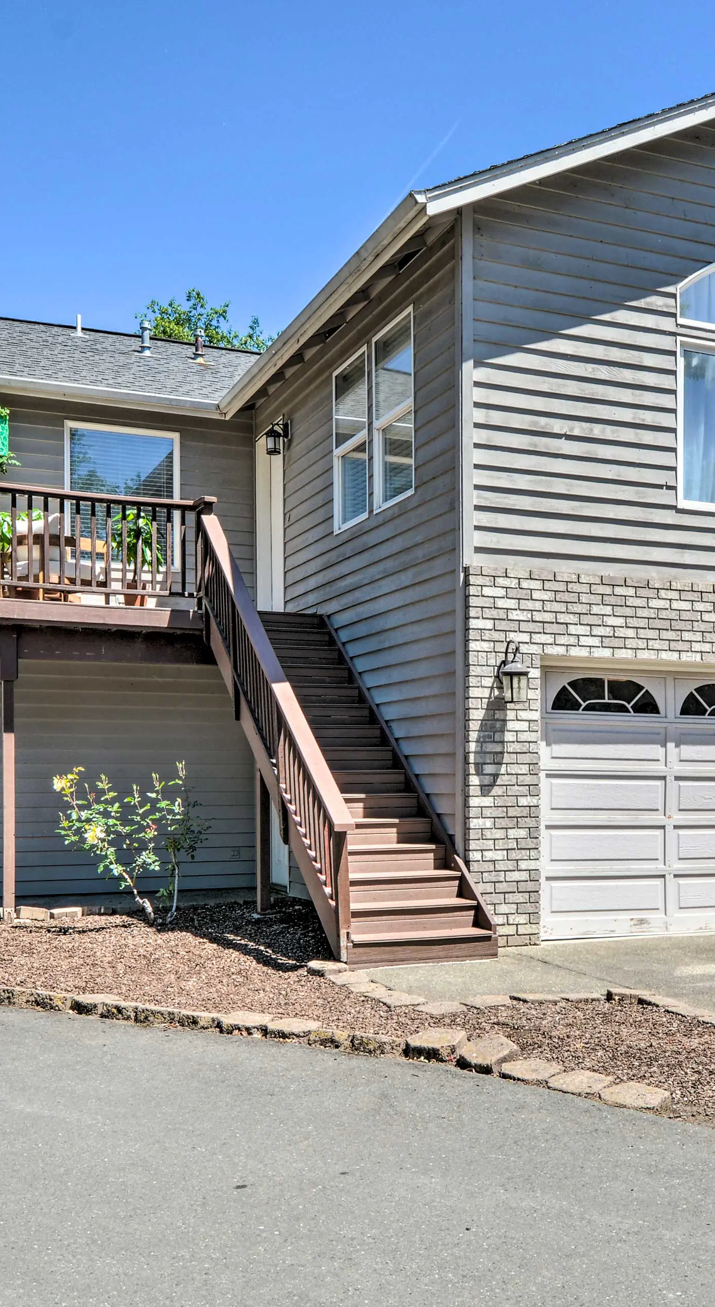 Close to Parks & Brews: Sunny Grants Pass Apt!