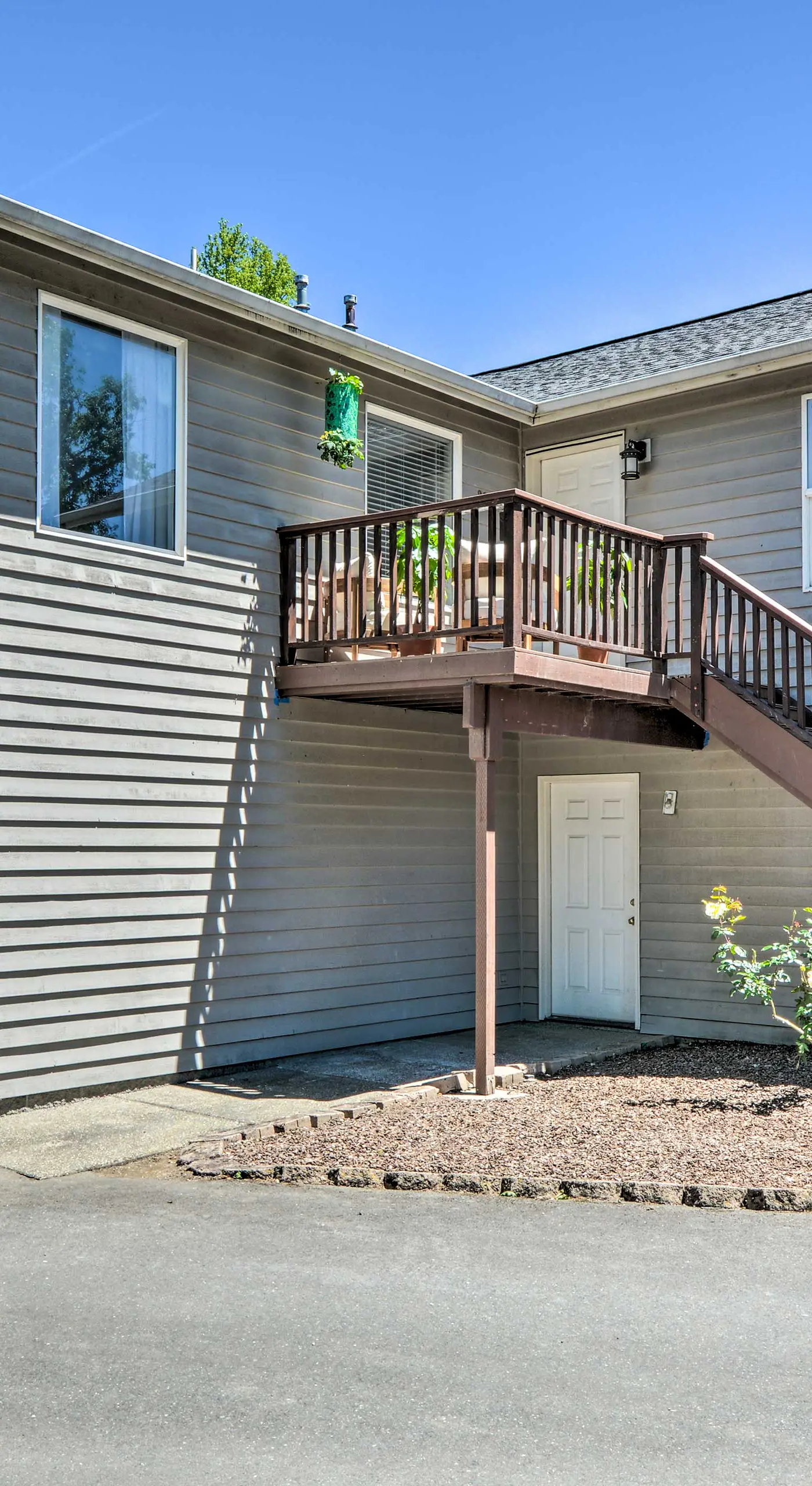 Close to Parks & Brews: Sunny Grants Pass Apt!
