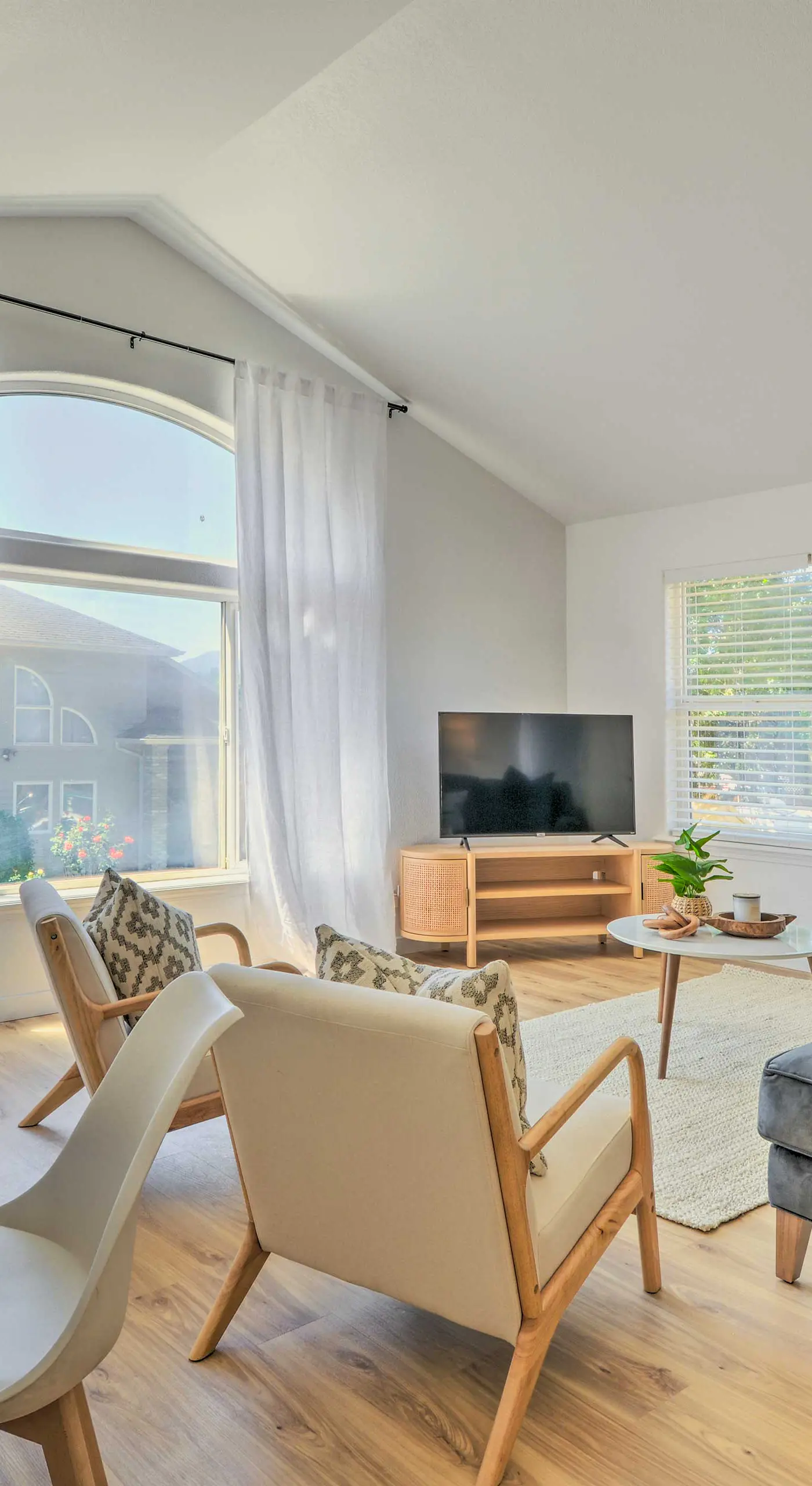 Close to Parks & Brews: Sunny Grants Pass Apt!