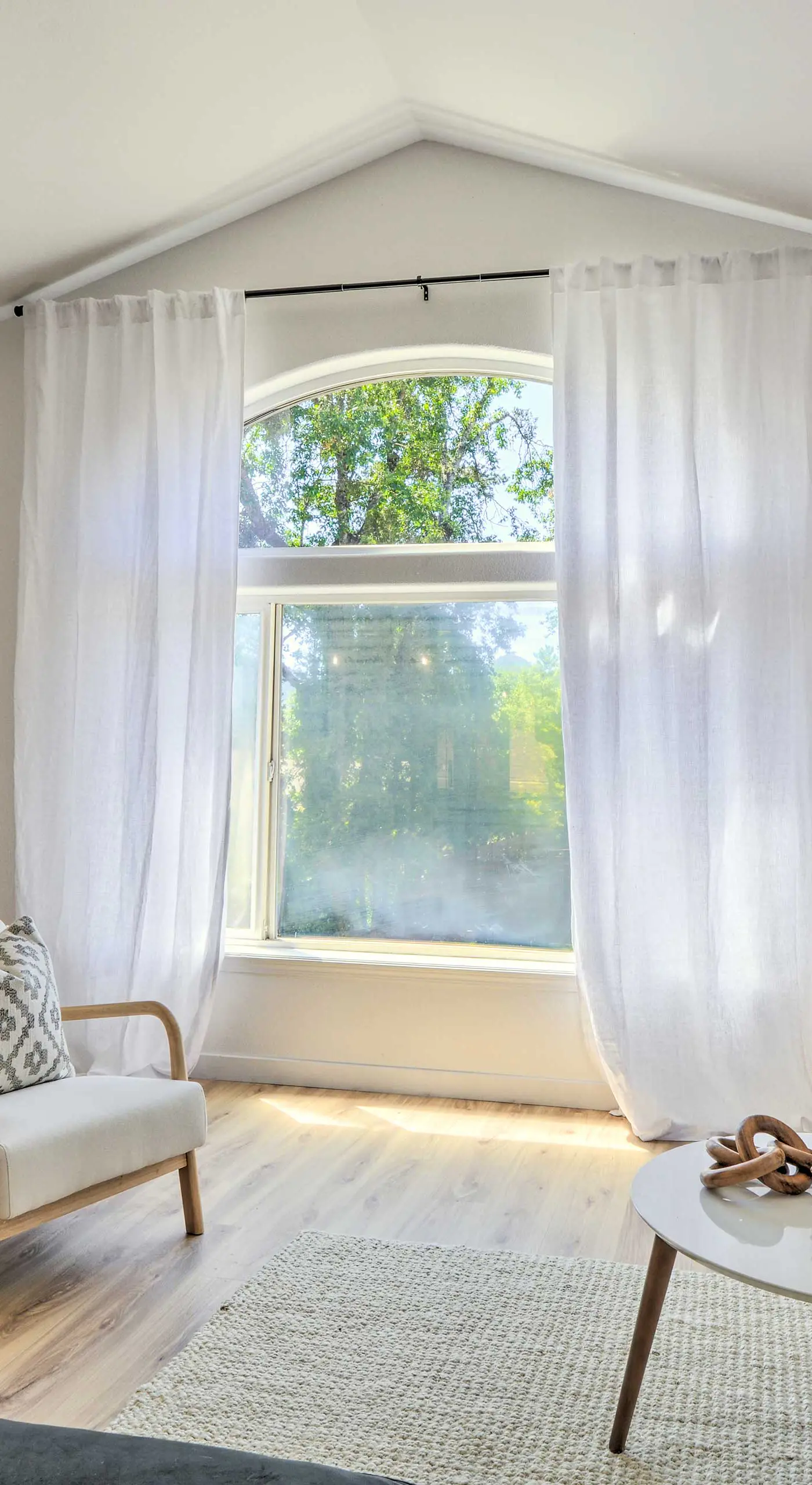 Close to Parks & Brews: Sunny Grants Pass Apt!