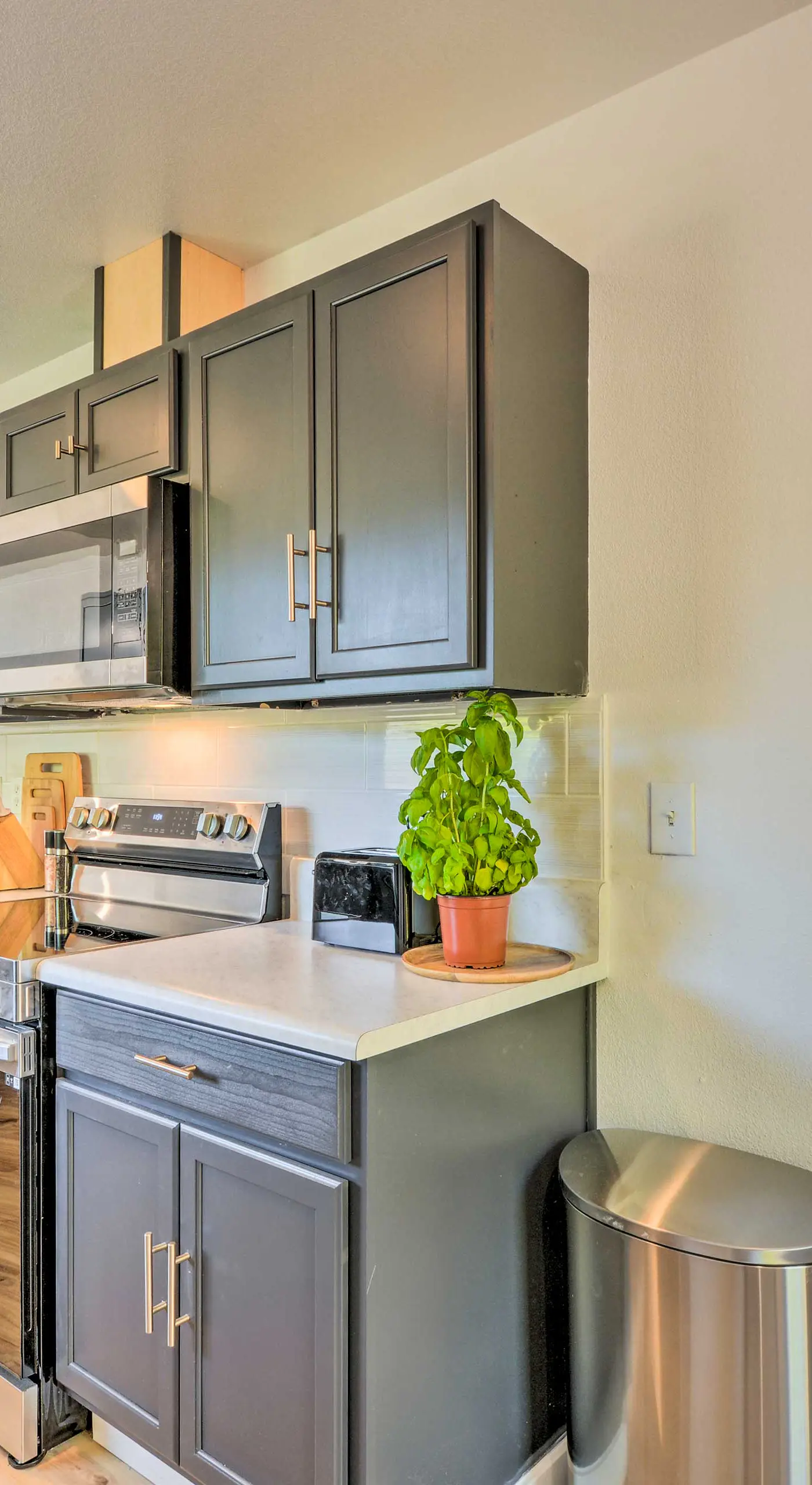 Close to Parks & Brews: Sunny Grants Pass Apt!