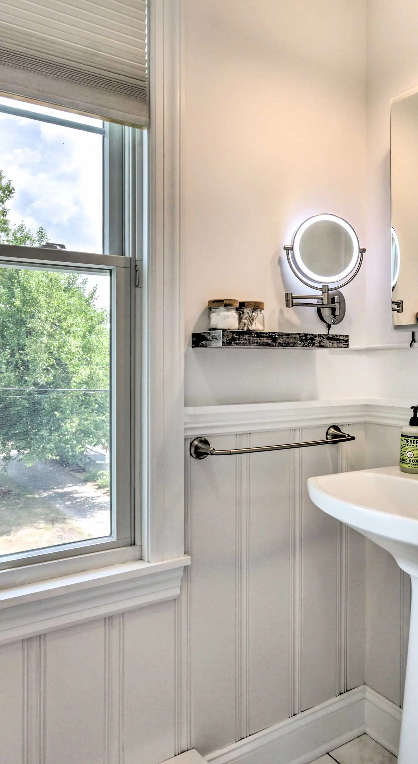 Walkable New Haven Retreat w/ Ocean Views!