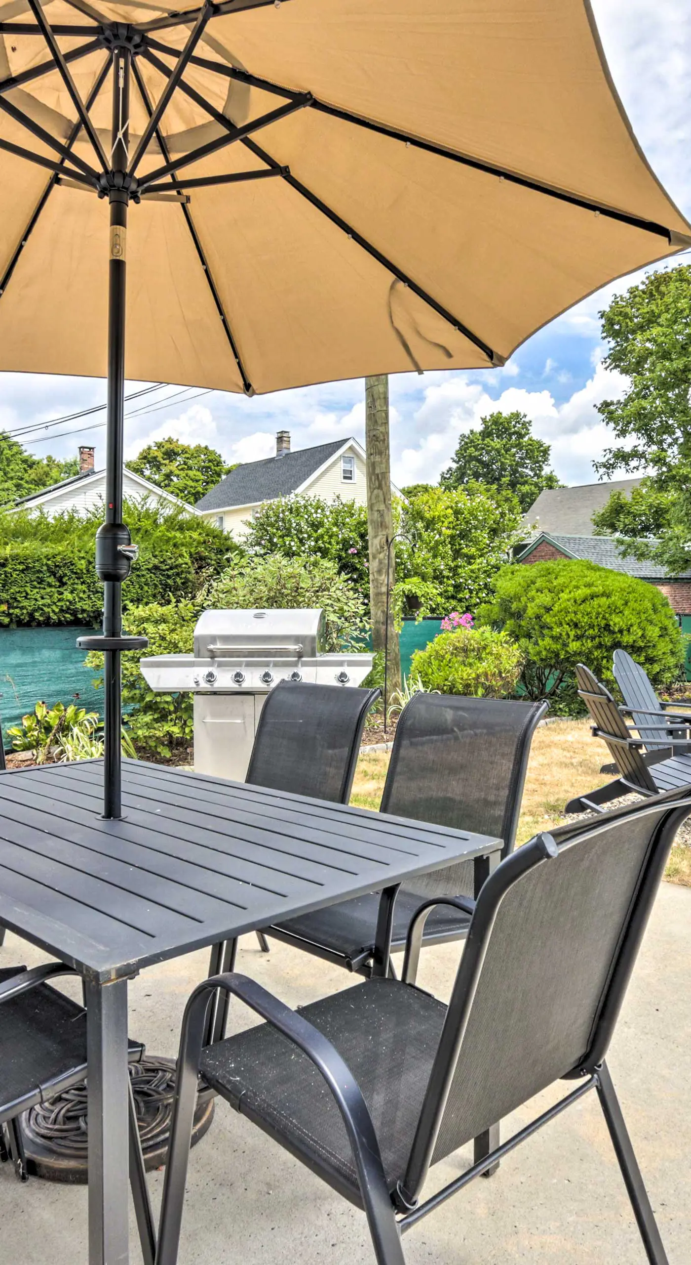 Walkable New Haven Retreat w/ Ocean Views!