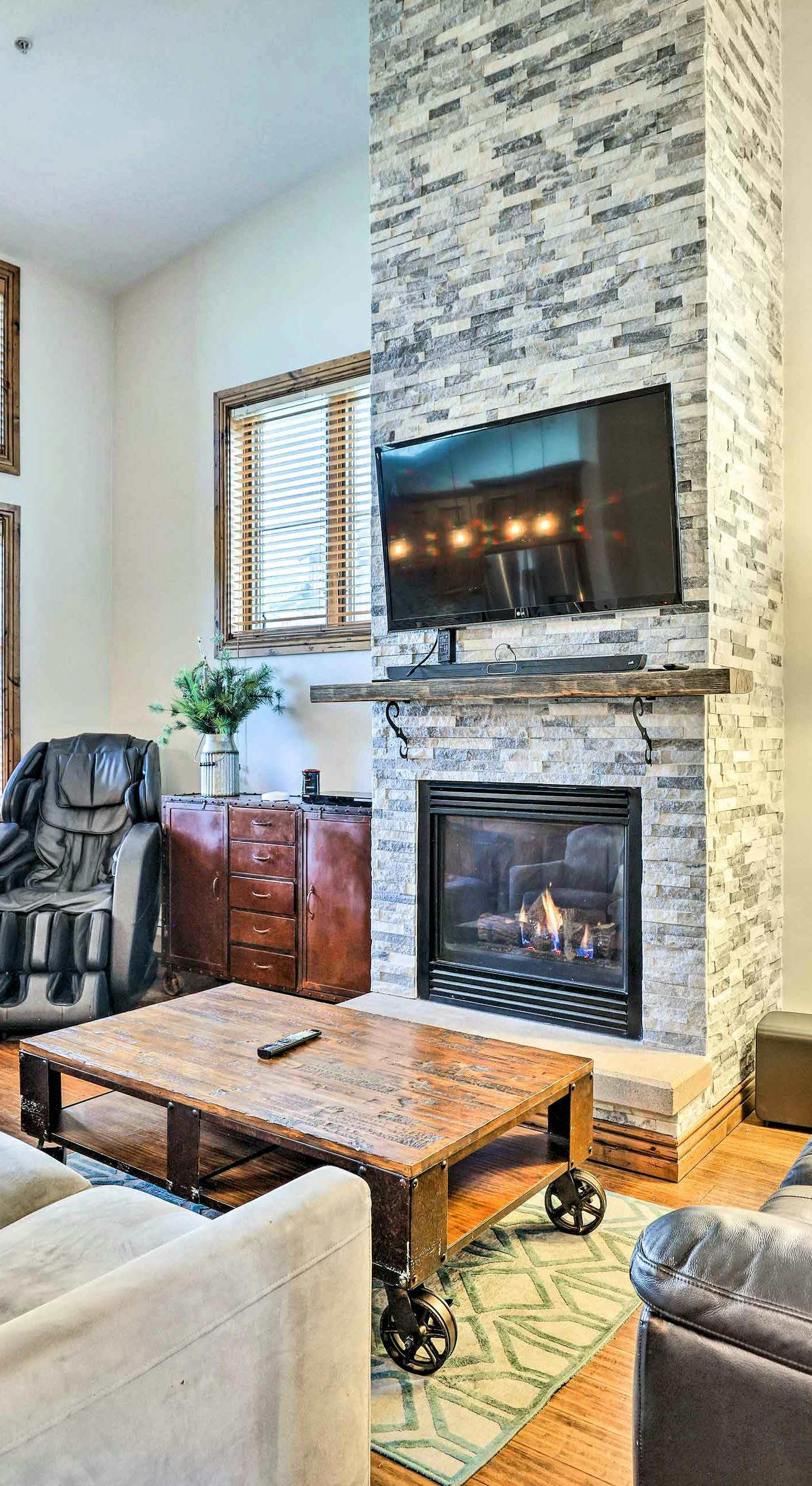 Winter Park Condo w/ Mountain Views + Hot Tub