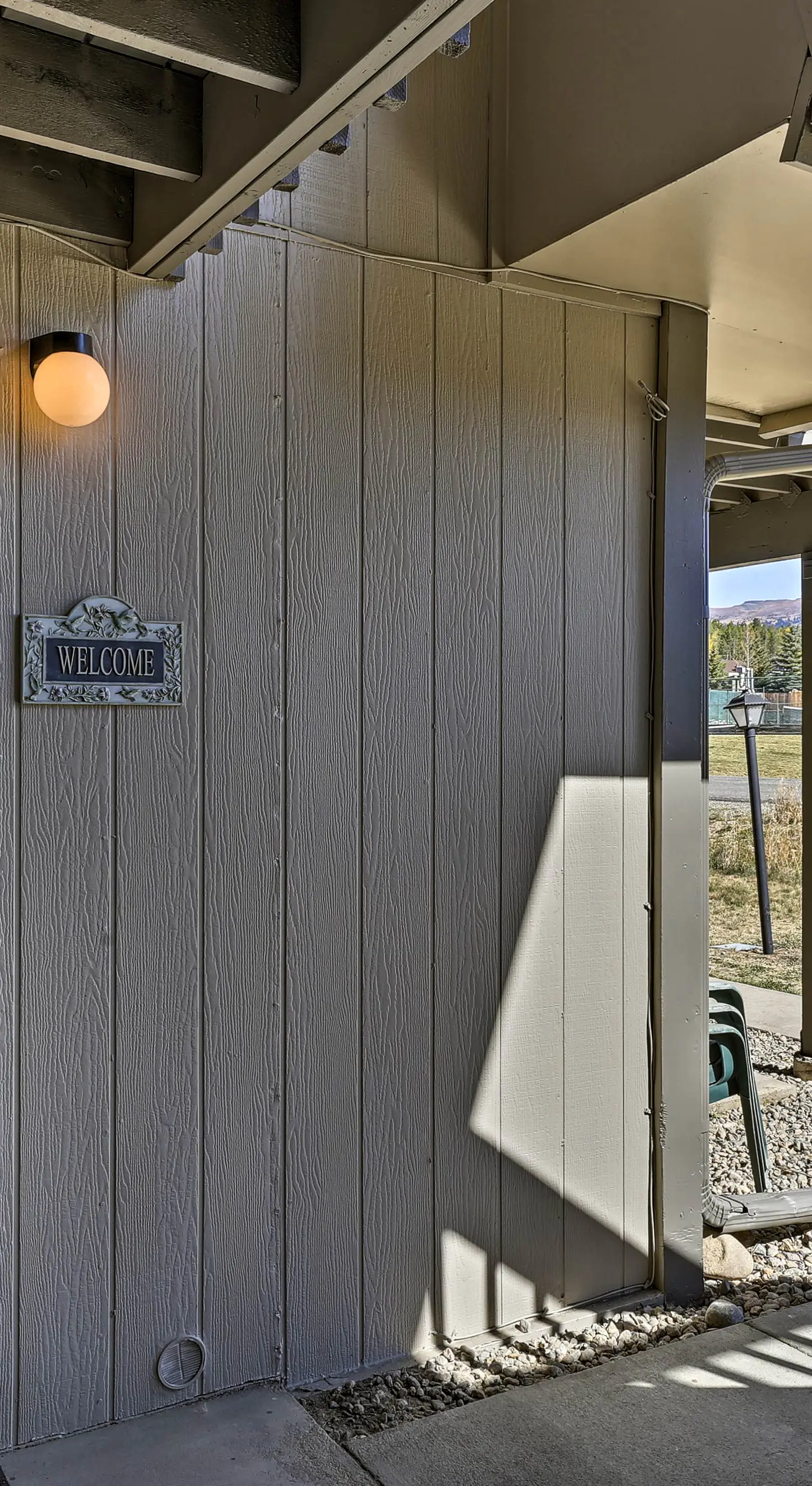 Eat, Sleep, Ski! Rustic Mtn Condo: WiFi,TV, HotTub