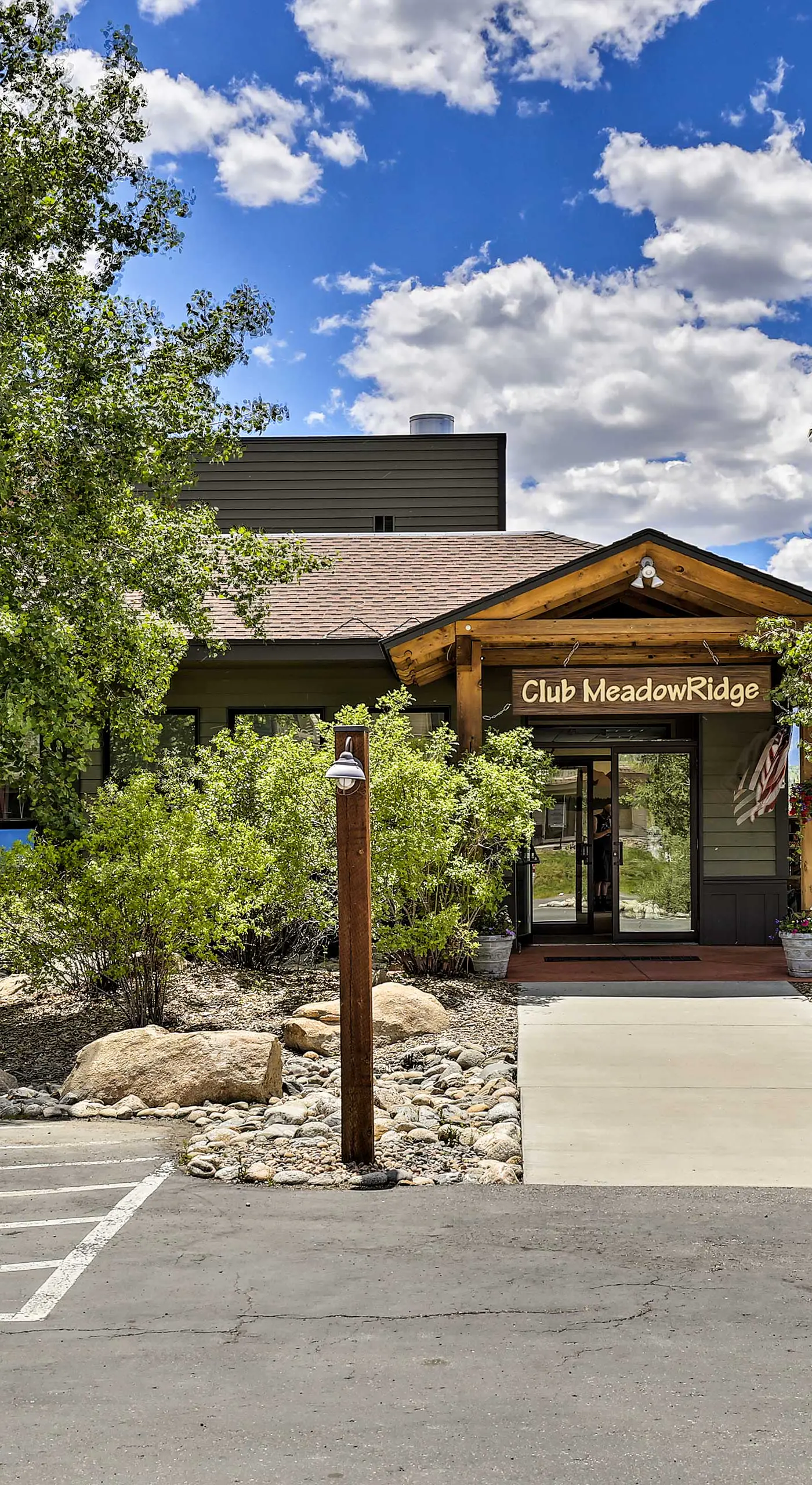 Eat, Sleep, Ski! Rustic Mtn Condo: WiFi,TV, HotTub
