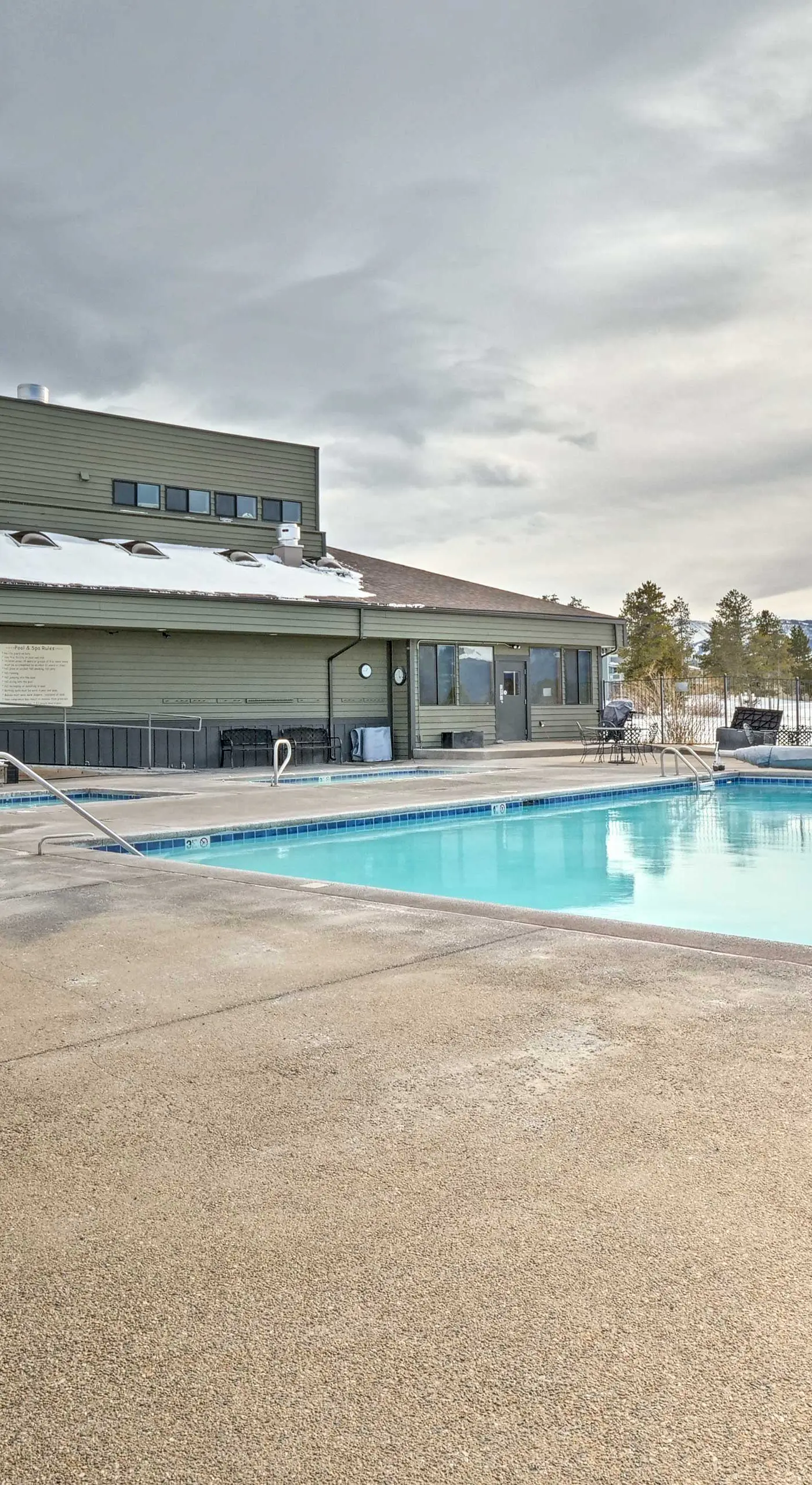 Eat, Sleep, Ski! Rustic Mtn Condo: WiFi,TV, HotTub