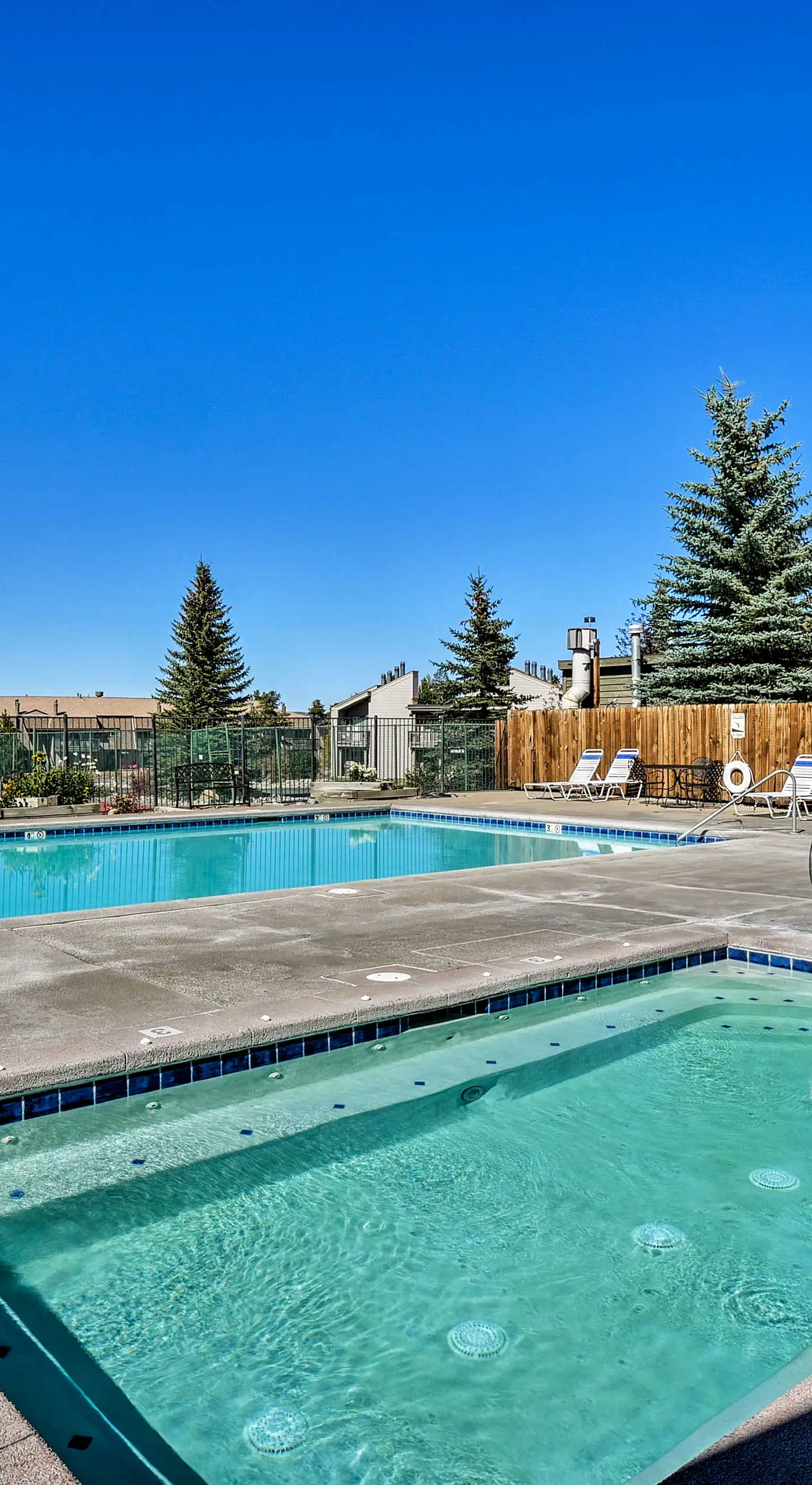 Eat, Sleep, Ski! Rustic Mtn Condo: WiFi,TV, HotTub