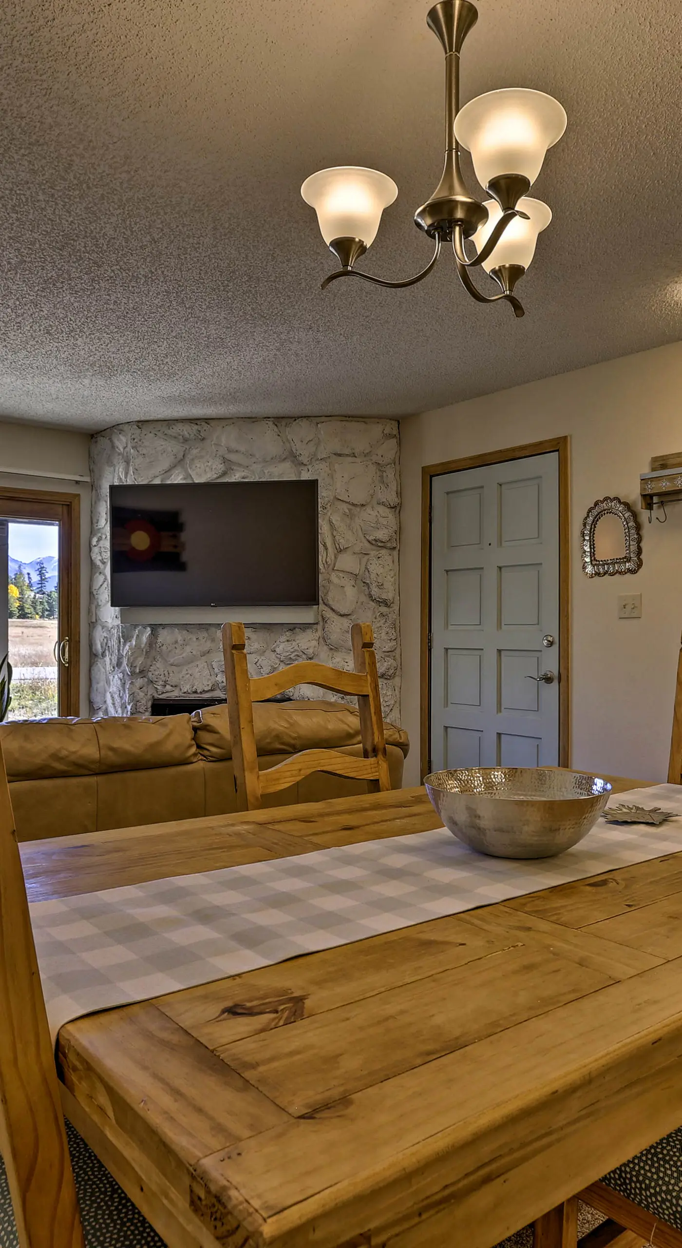 Eat, Sleep, Ski! Rustic Mtn Condo: WiFi,TV, HotTub
