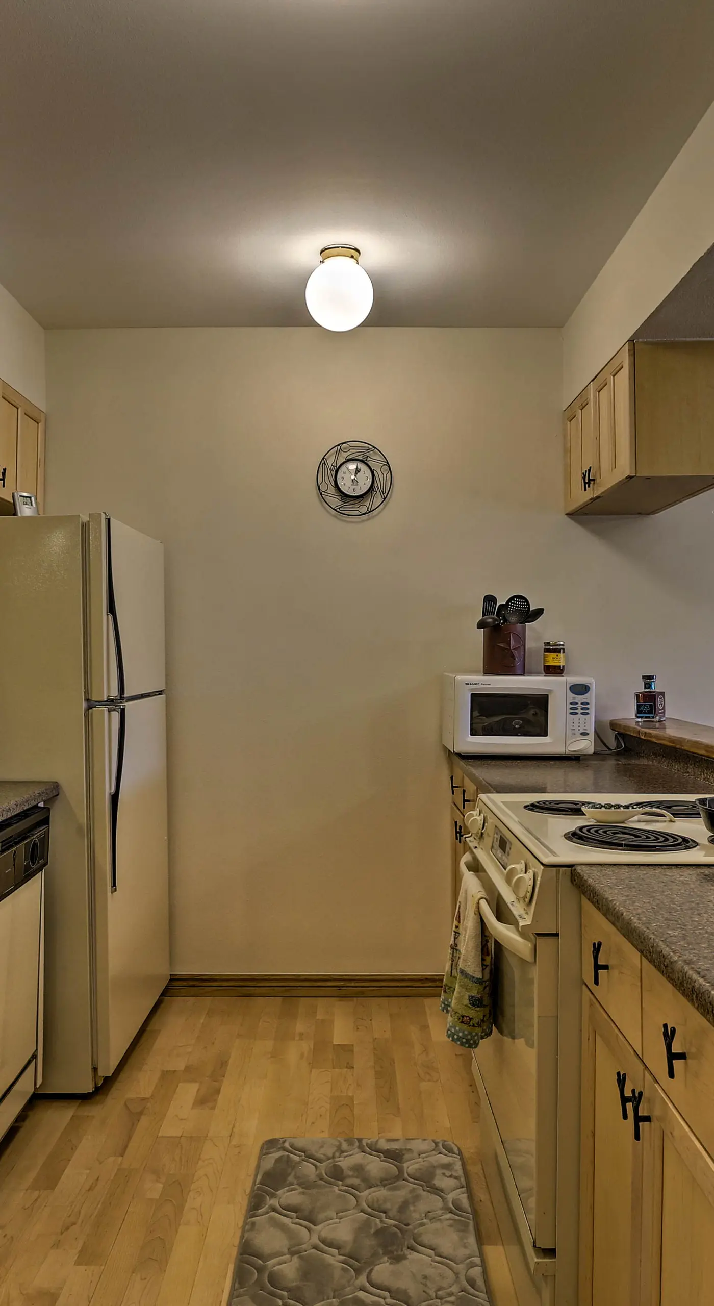 Eat, Sleep, Ski! Rustic Mtn Condo: WiFi,TV, HotTub