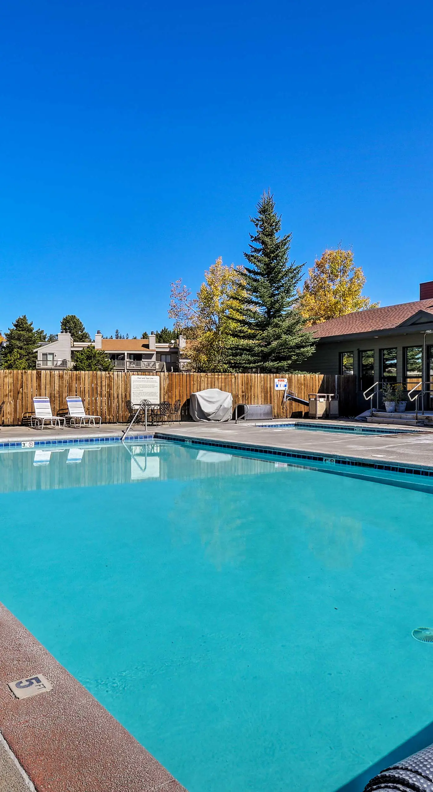 Family-Friendly Fraser Condo w/ Heated Pool Access