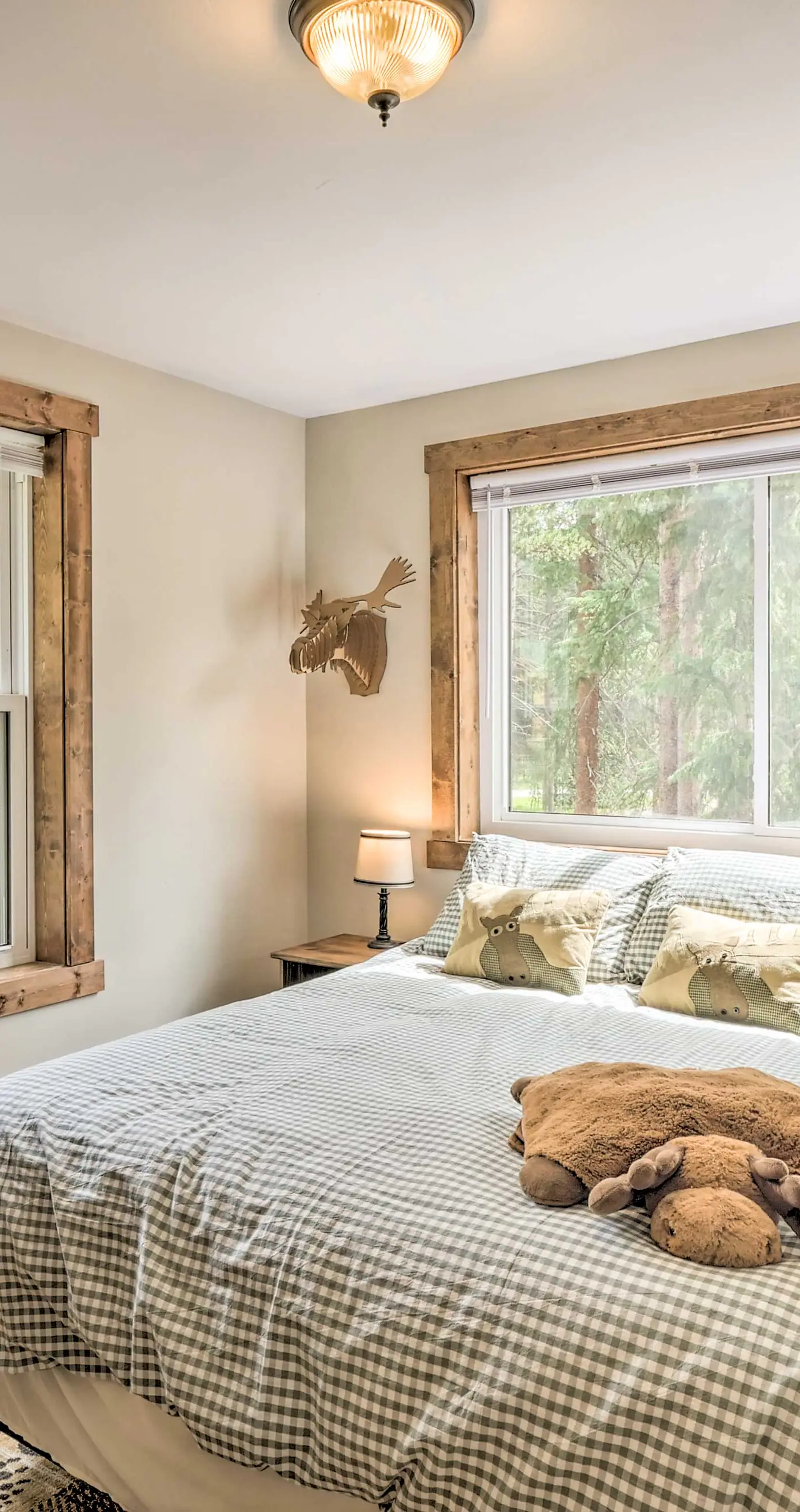 5 Mi to Ski Resort: Mtn-View Breck Home w/ Hot Tub