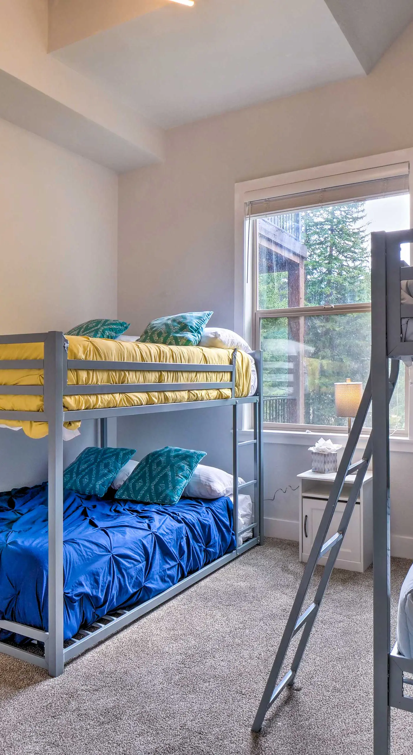 3 Mi to Ski Resort: Hot Tub Haven in Breckenridge!