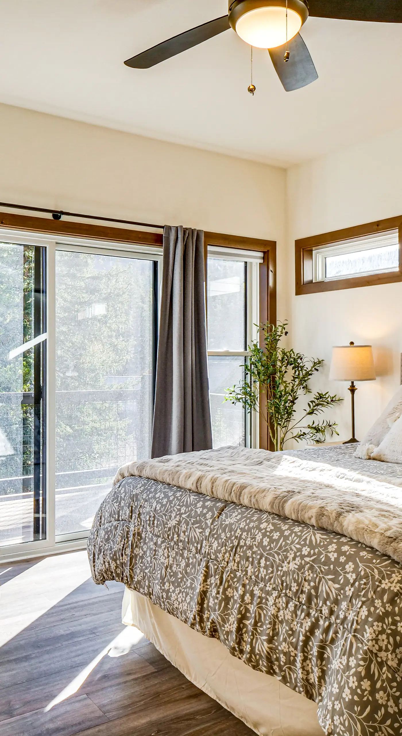 Hot Tub & Game Room! Luxury Blue River Retreat