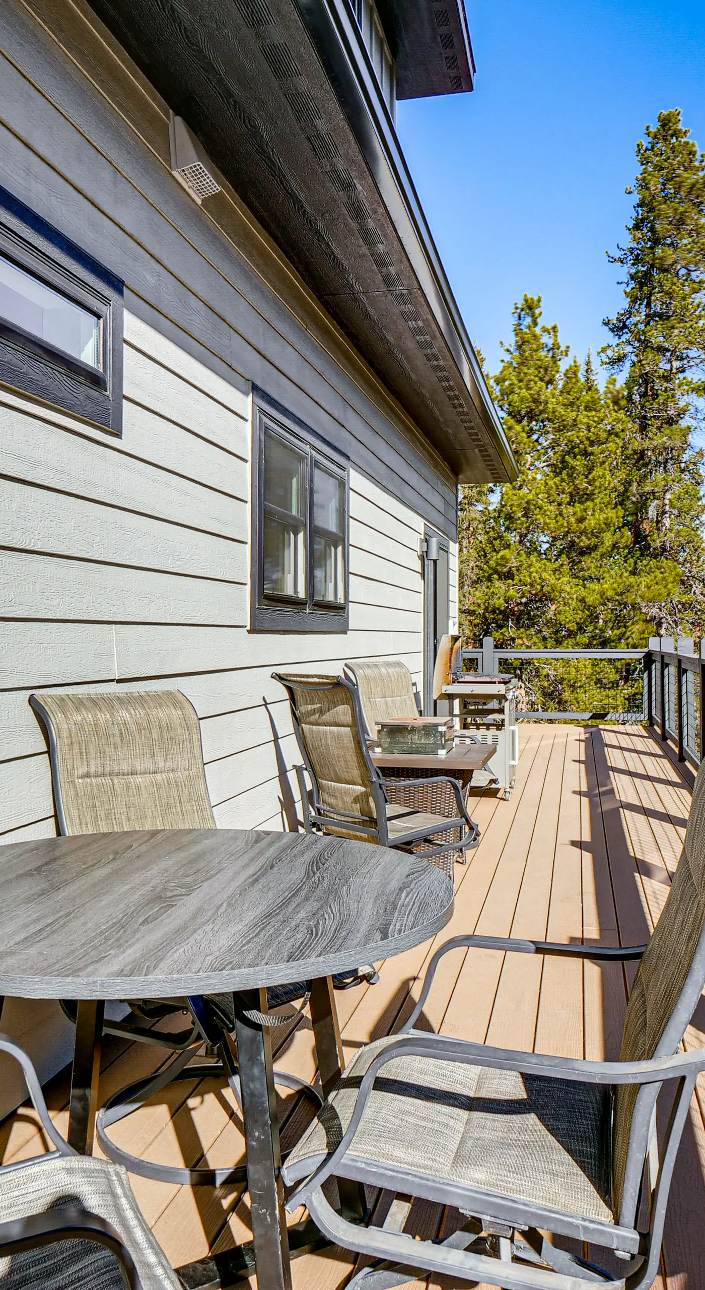 Hot Tub & Game Room! Luxury Blue River Retreat