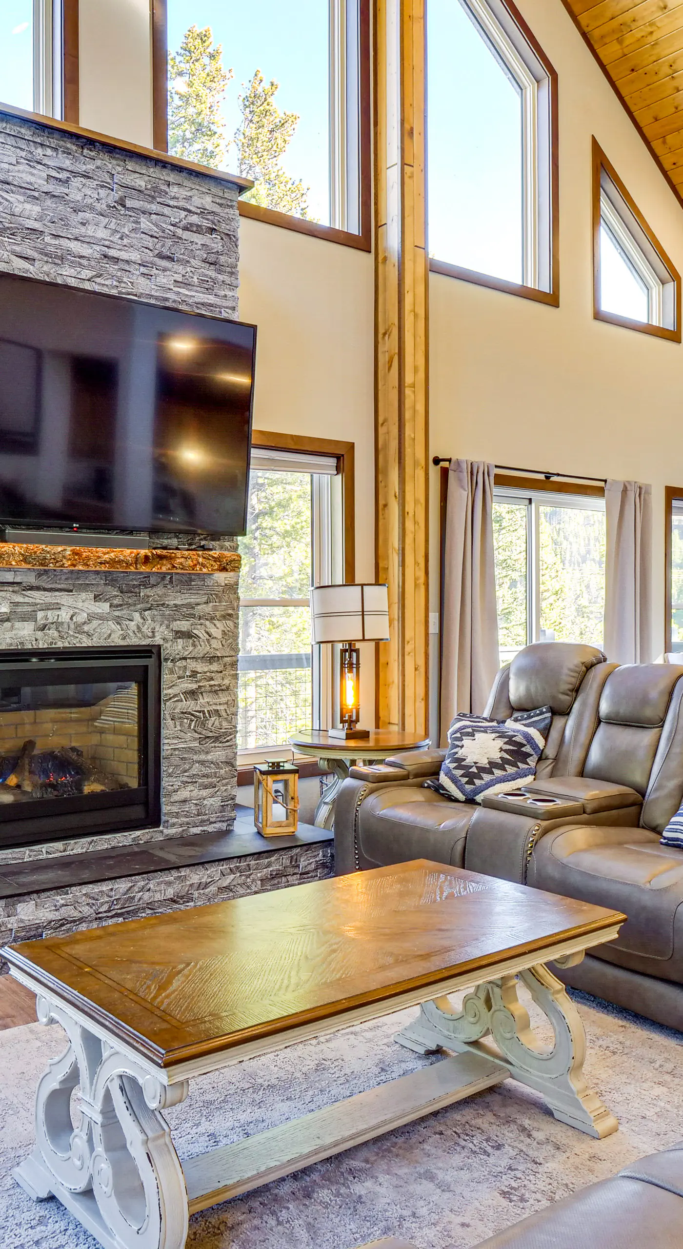 Hot Tub & Game Room! Luxury Blue River Retreat