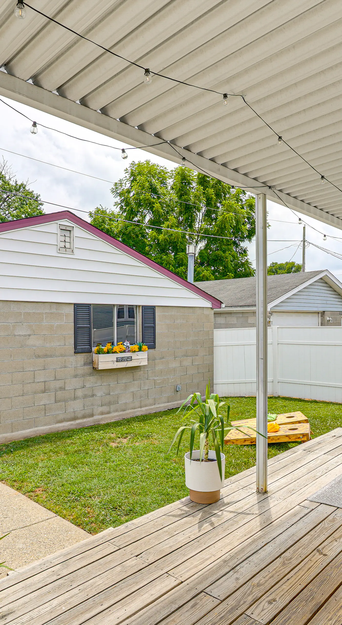 Dog-Friendly Home w/ Yard, 6 Mi to Louisville!