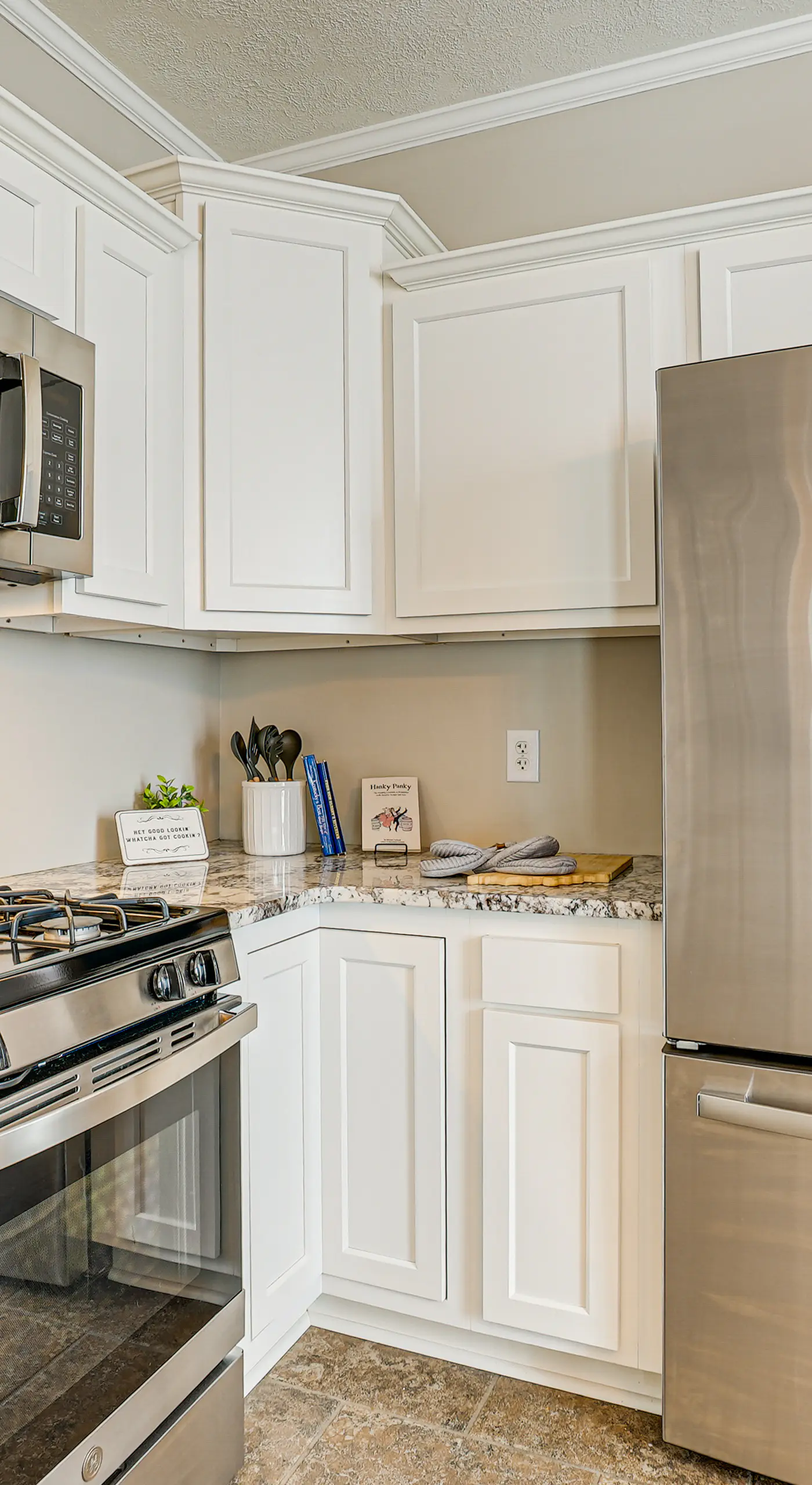 Dog-Friendly Home w/ Yard, 6 Mi to Louisville!