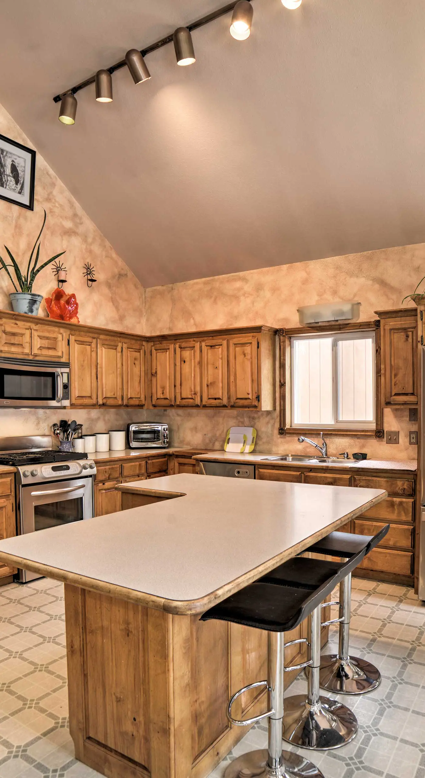 Cozy Home w/ Mountain Views Near Ouray Hot Springs