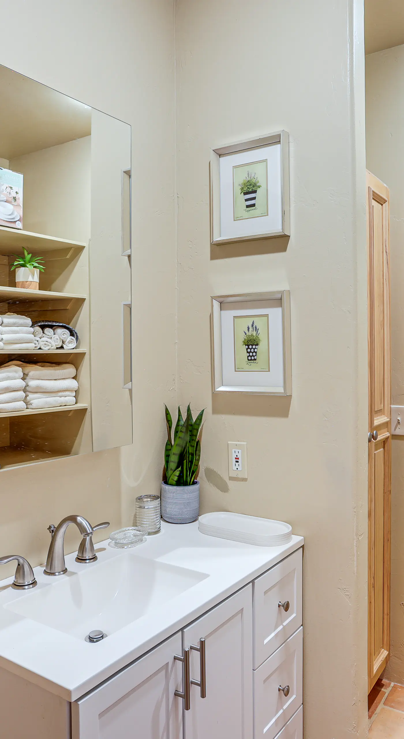Walk to Hot Springs: Updated Retreat in Dtwn Ouray