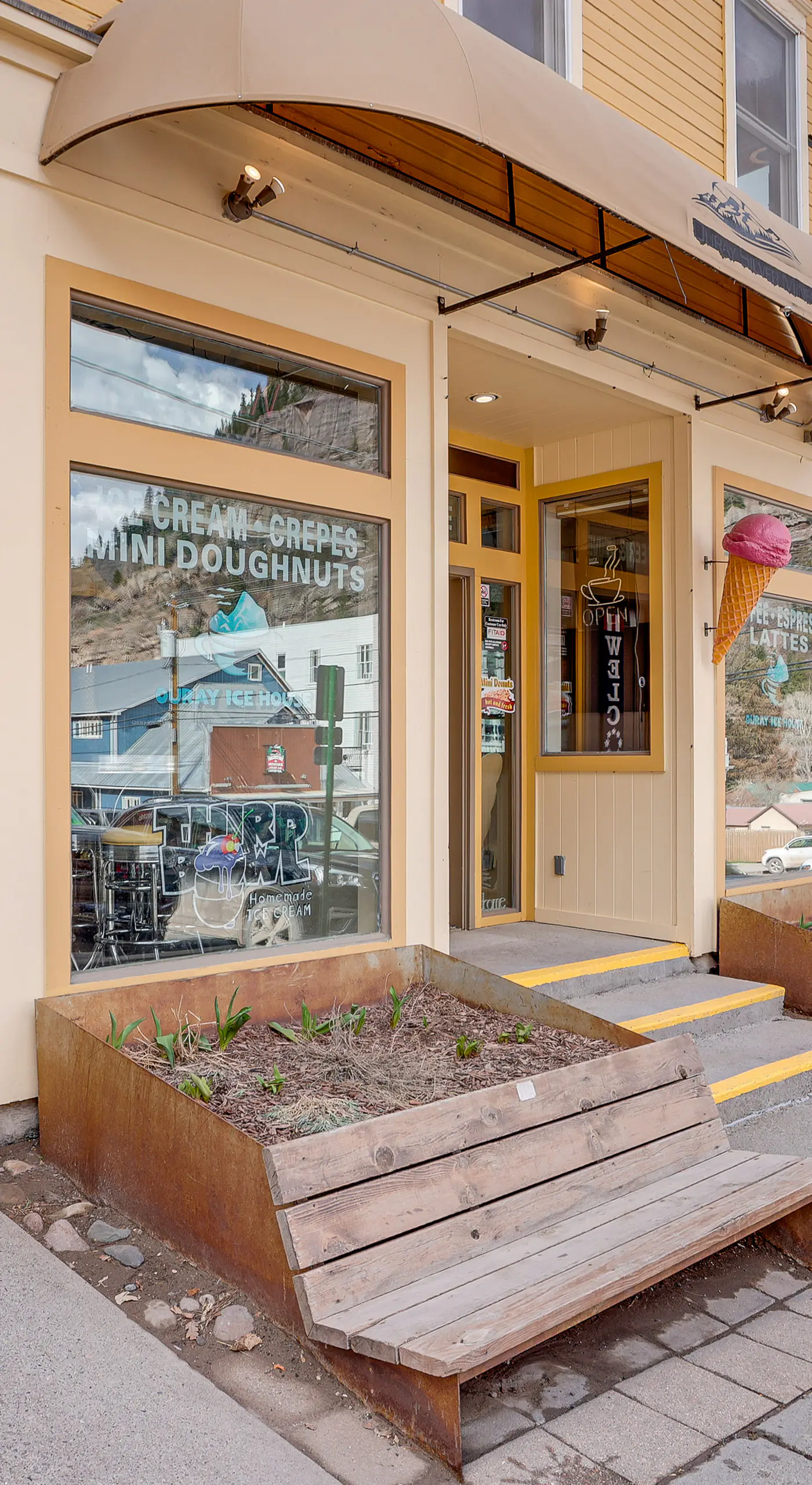 Walk to Hot Springs: Updated Retreat in Dtwn Ouray