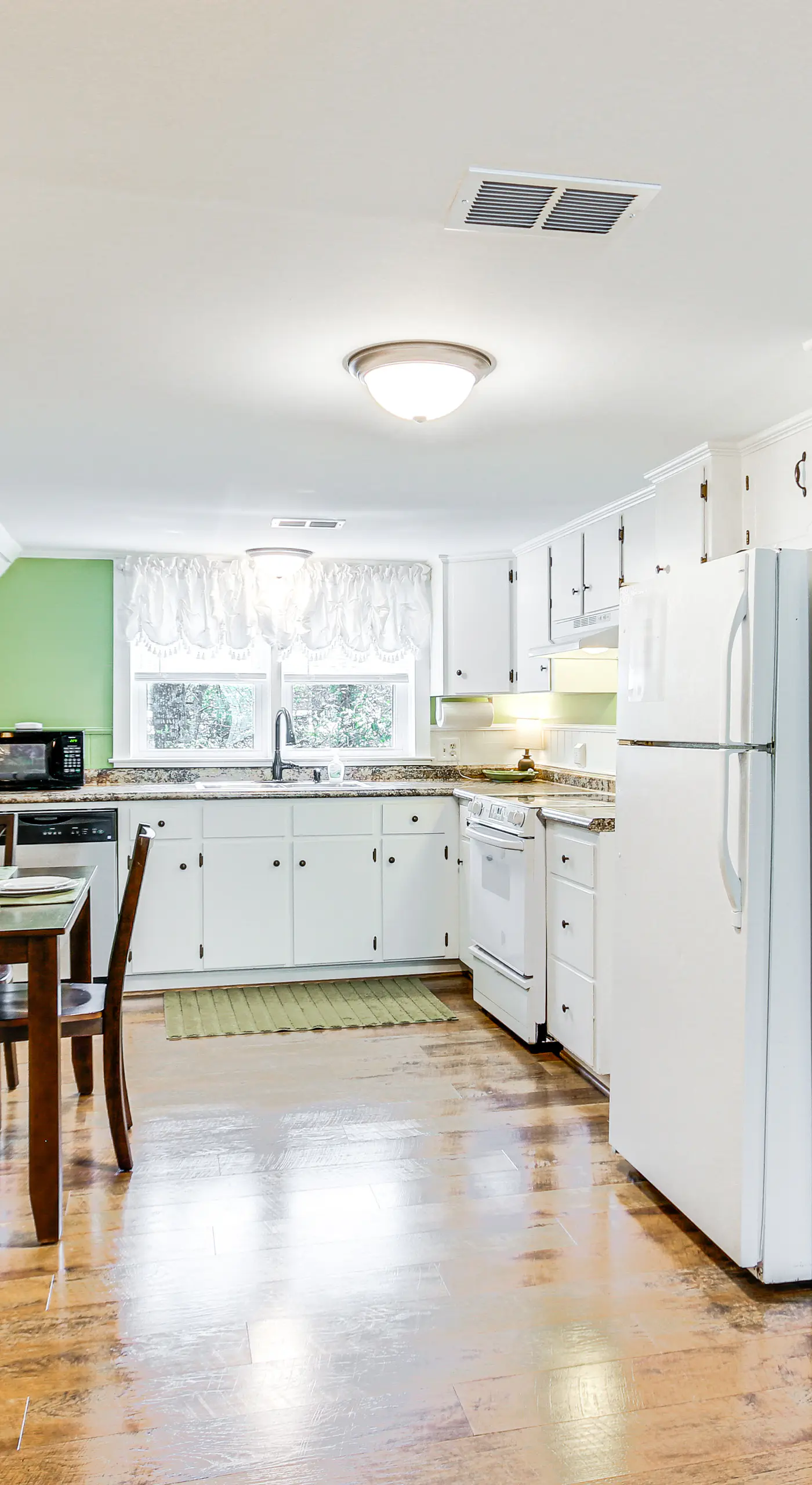 Aiken Apt w/ Garden-View Balcony: Half-Mi to Dtwn!