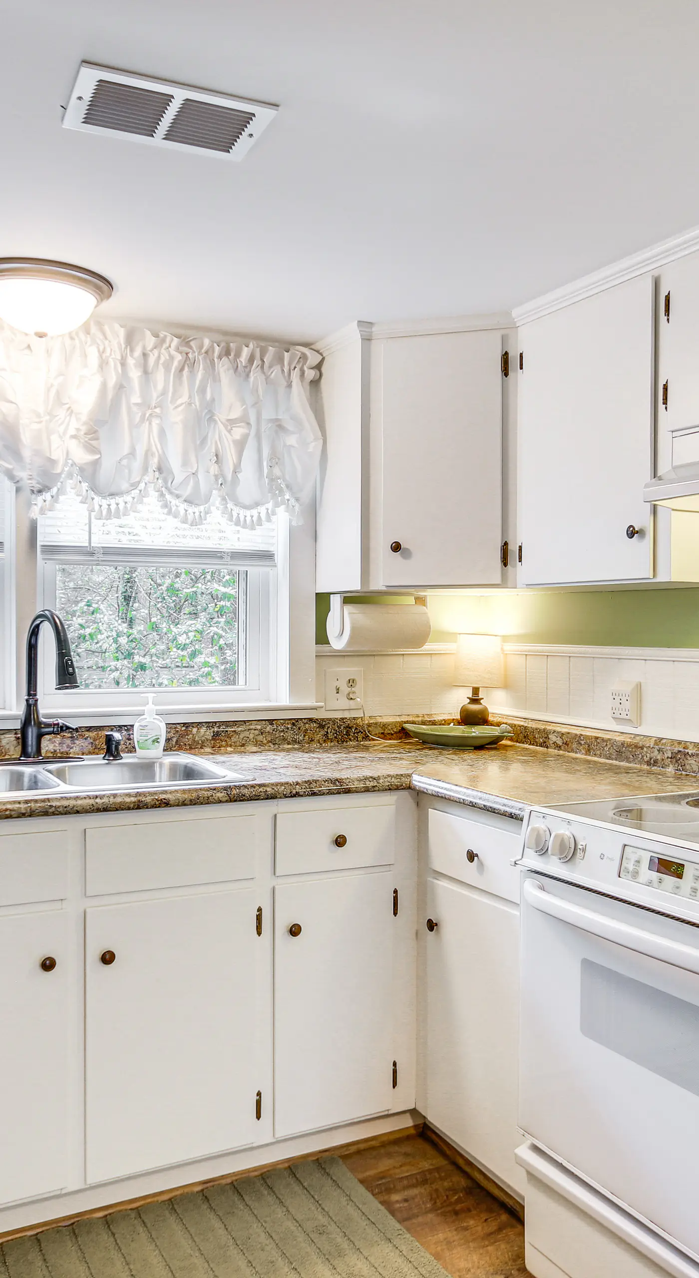 Aiken Apt w/ Garden-View Balcony: Half-Mi to Dtwn!